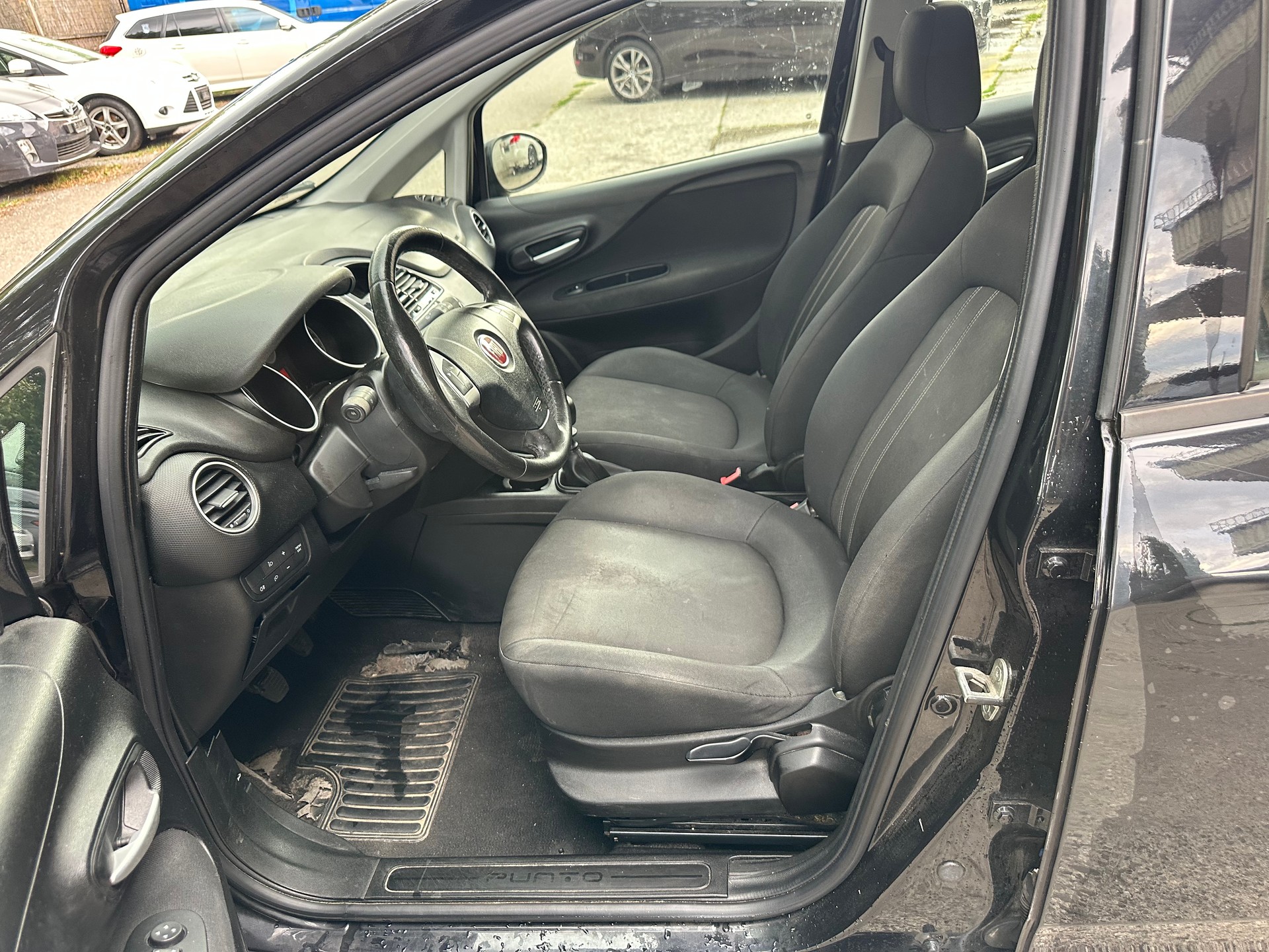 FIAT Punto 1.4 Lounge-image-9