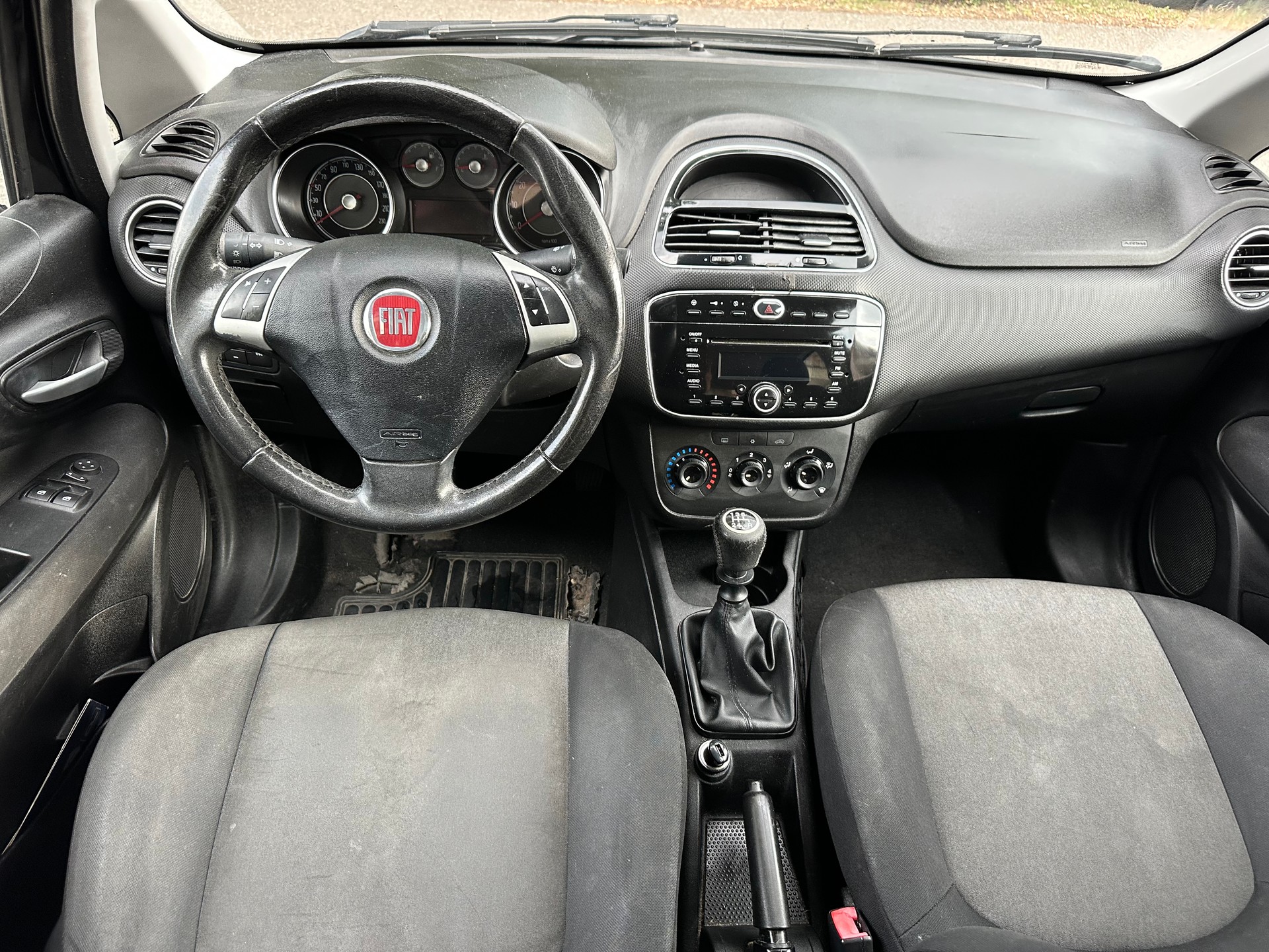 FIAT Punto 1.4 Lounge-image-8