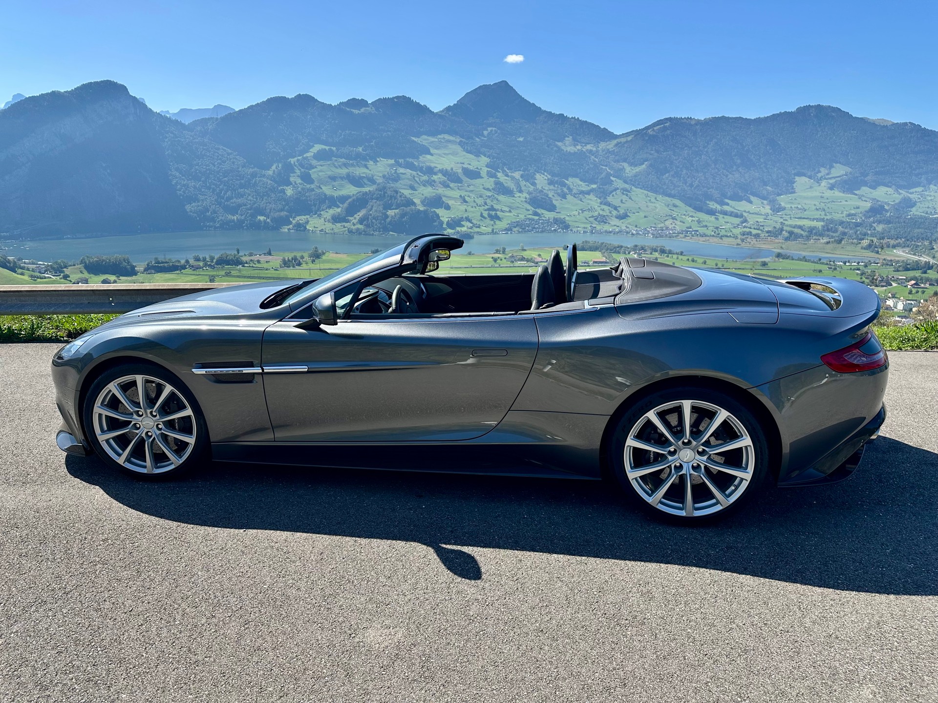 ASTON MARTIN 6.0 V12 Vanquish S Volante-image-4