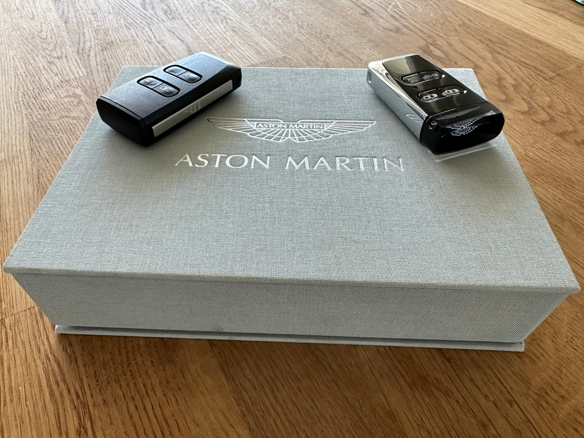 ASTON MARTIN 6.0 V12 Vanquish S Volante-image-16