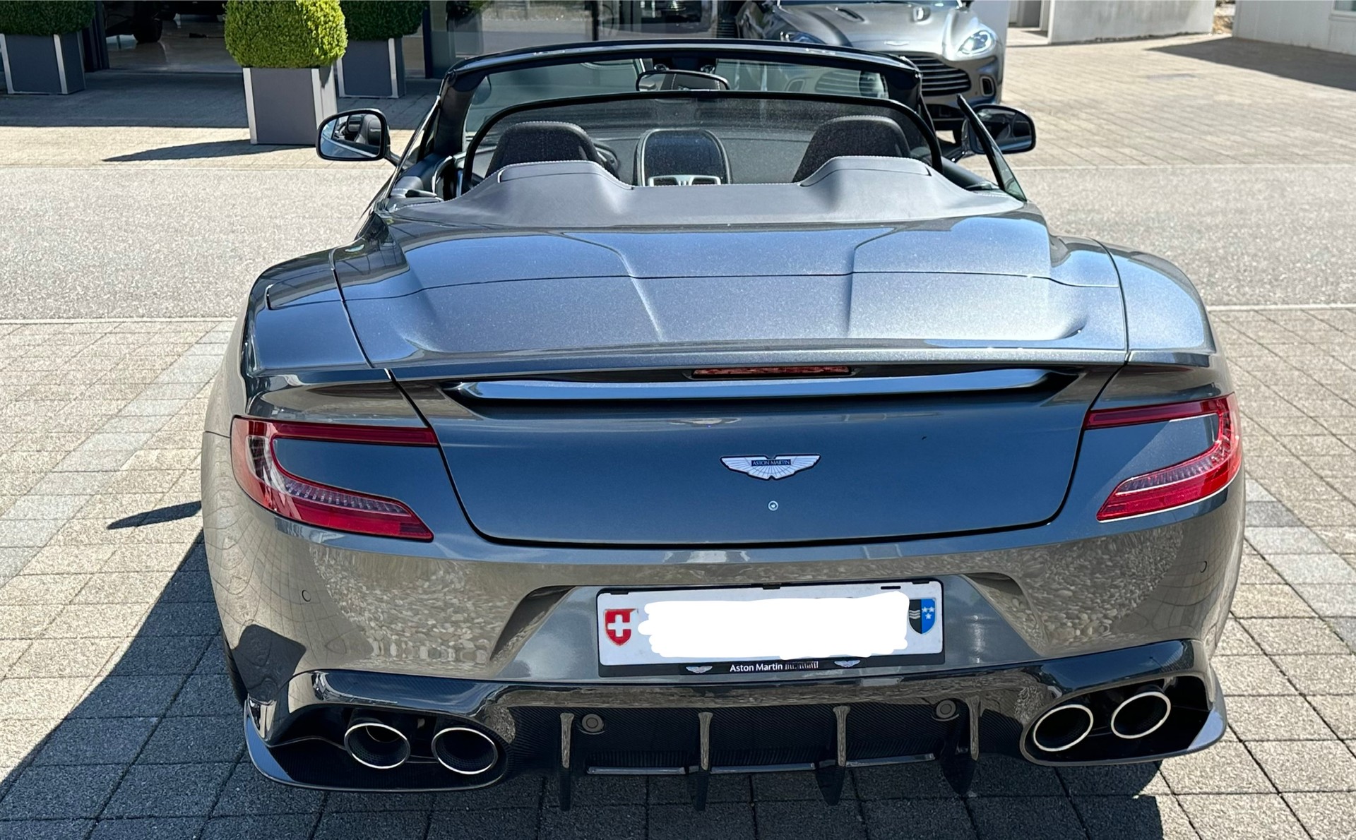 ASTON MARTIN 6.0 V12 Vanquish S Volante-image-2
