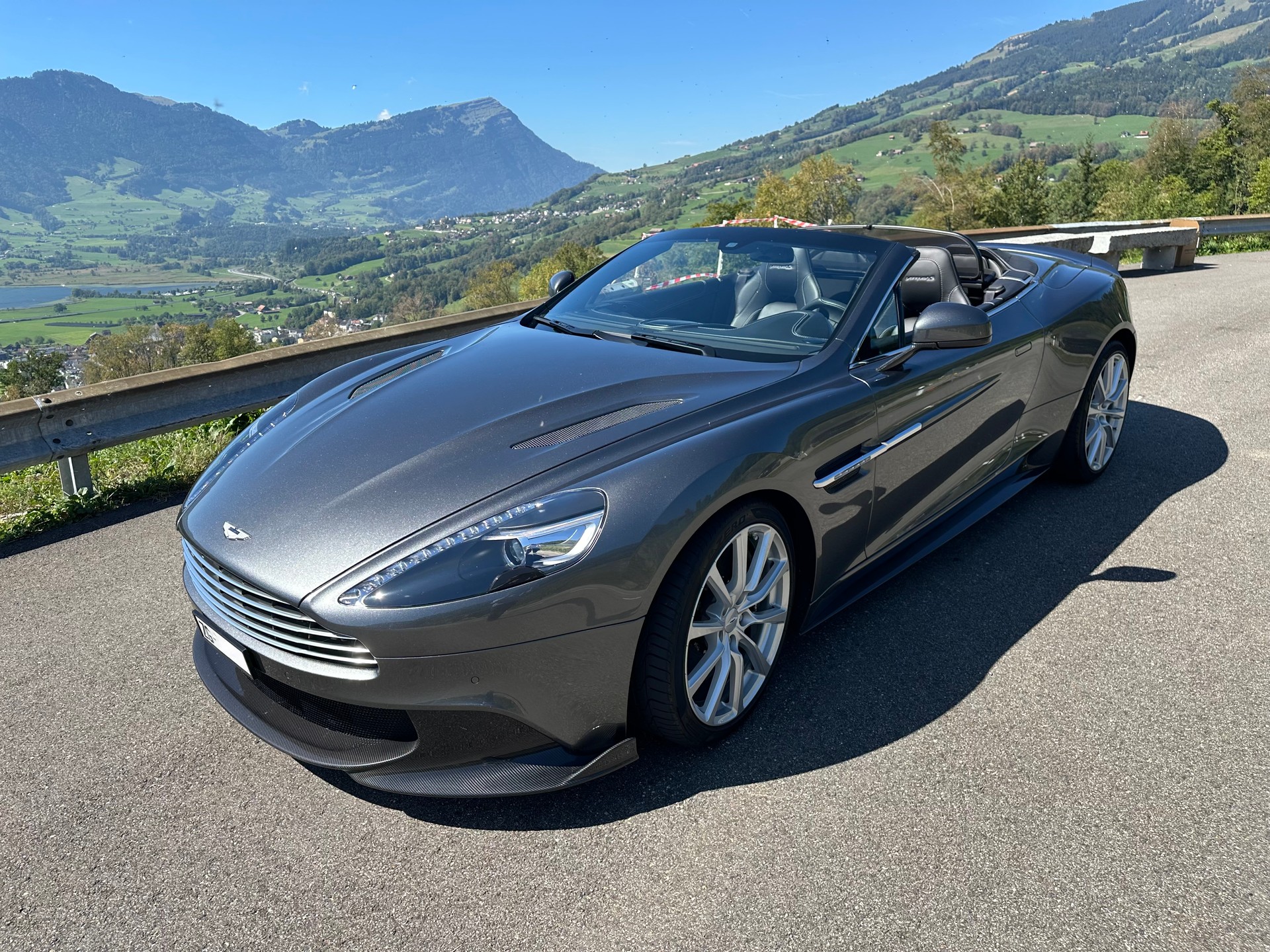 ASTON MARTIN 6.0 V12 Vanquish S Volante-image-3