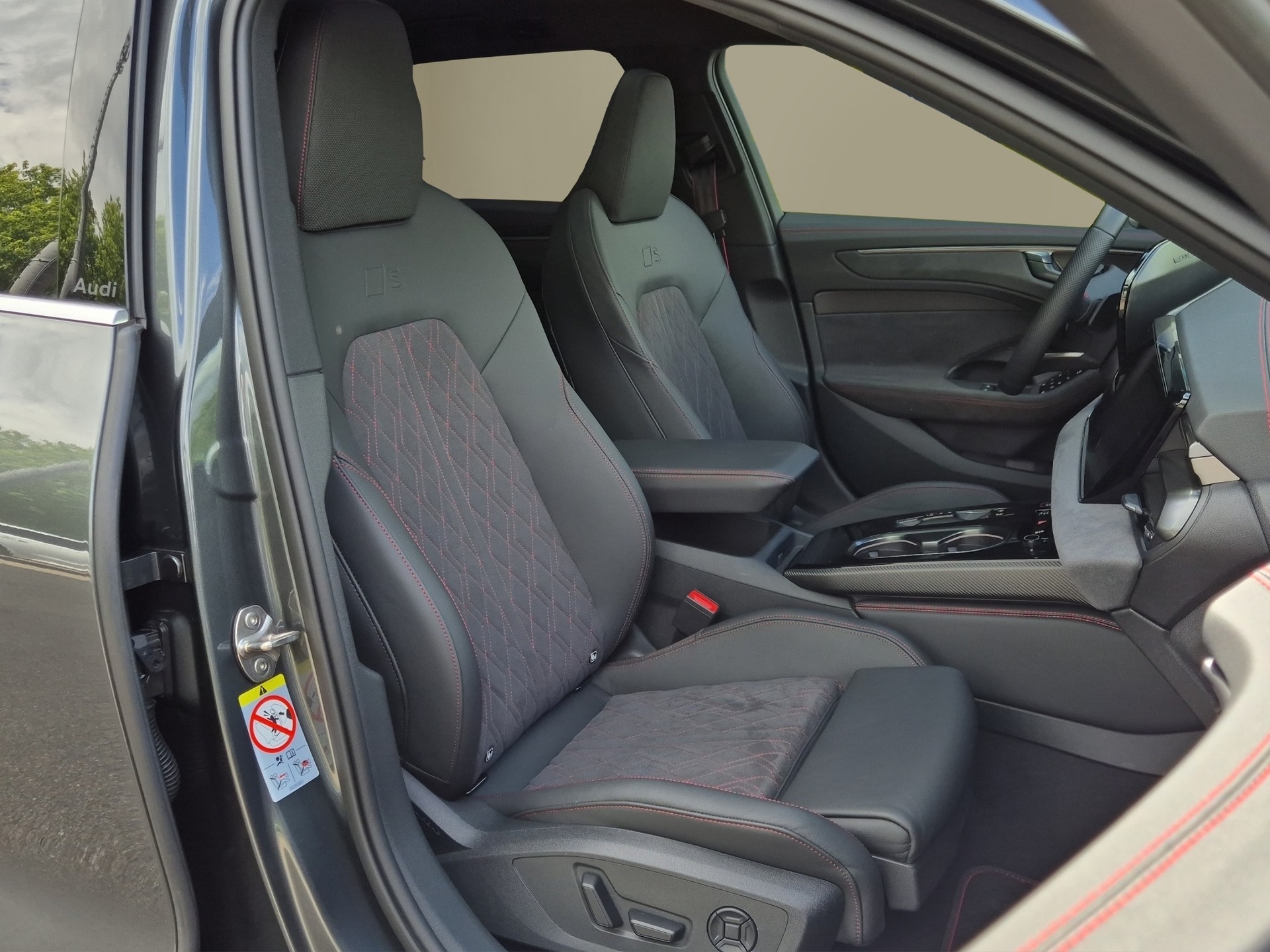 AUDI A6 Avant TFSI quattro 270 kW S tronic-image-16