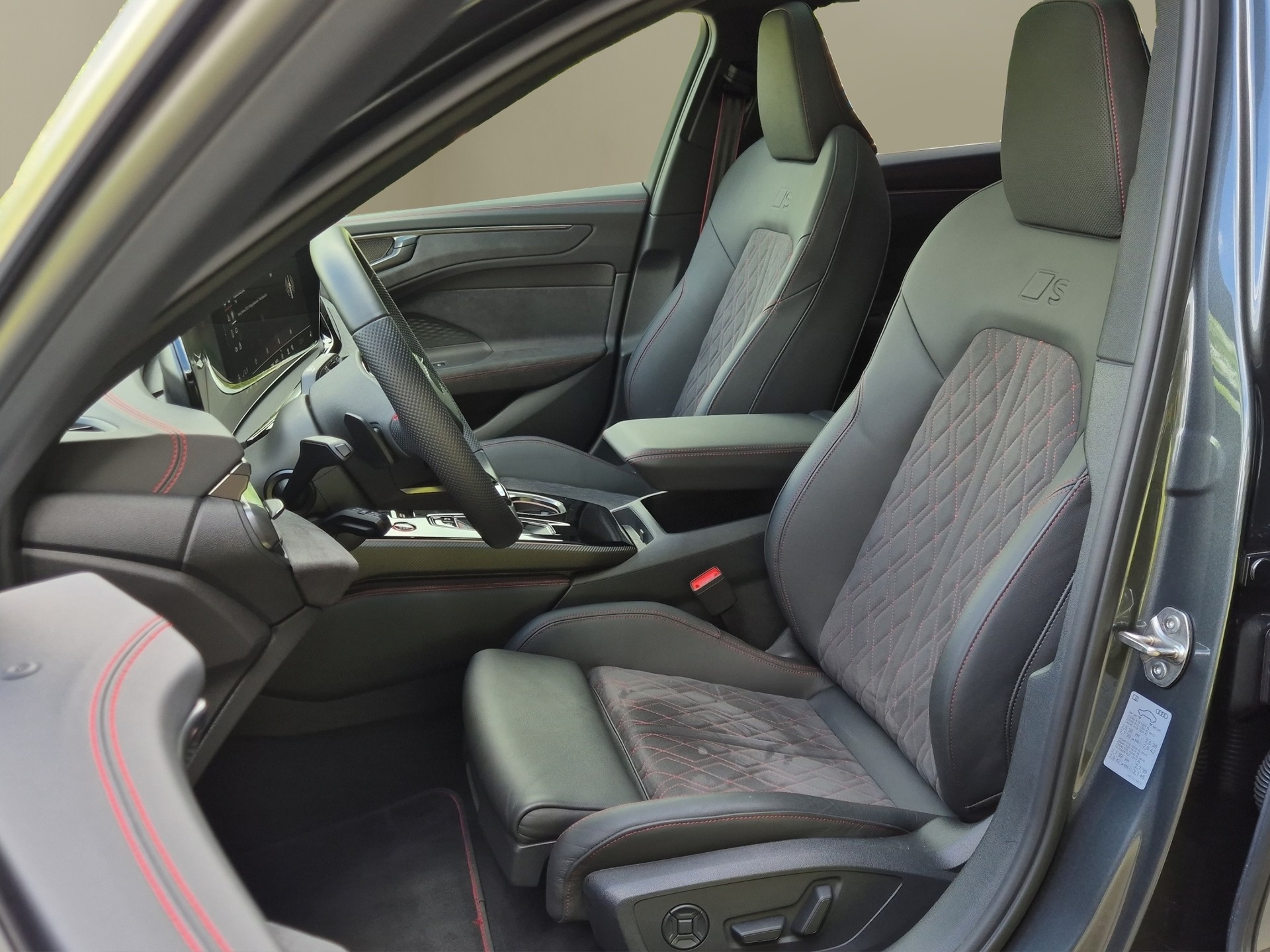 AUDI A6 Avant TFSI quattro 270 kW S tronic-image-8
