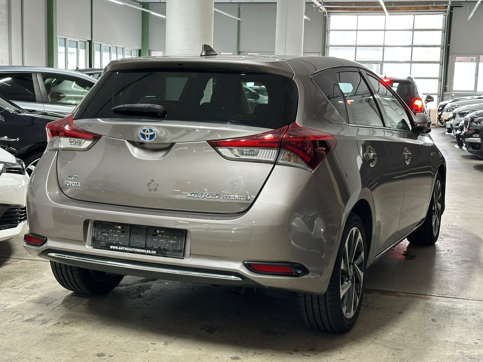 TOYOTA Auris 1.8 HSD Terra e-CVT-image-3