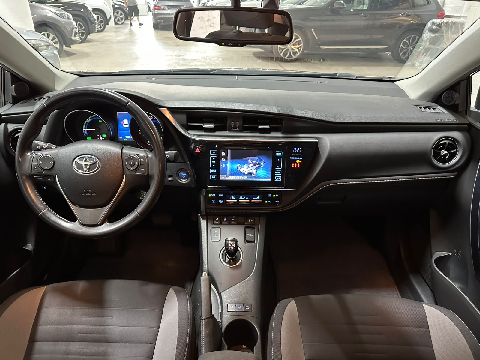 TOYOTA Auris 1.8 HSD Terra e-CVT-image-8