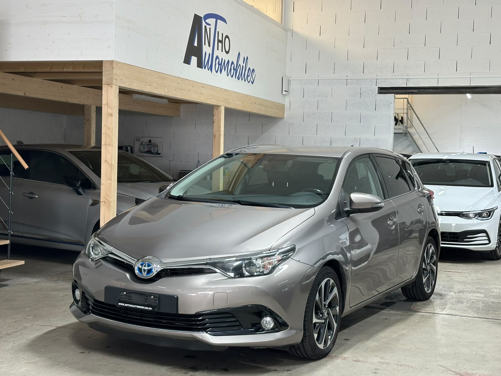 TOYOTA Auris 1.8 HSD Terra e-CVT-image-0