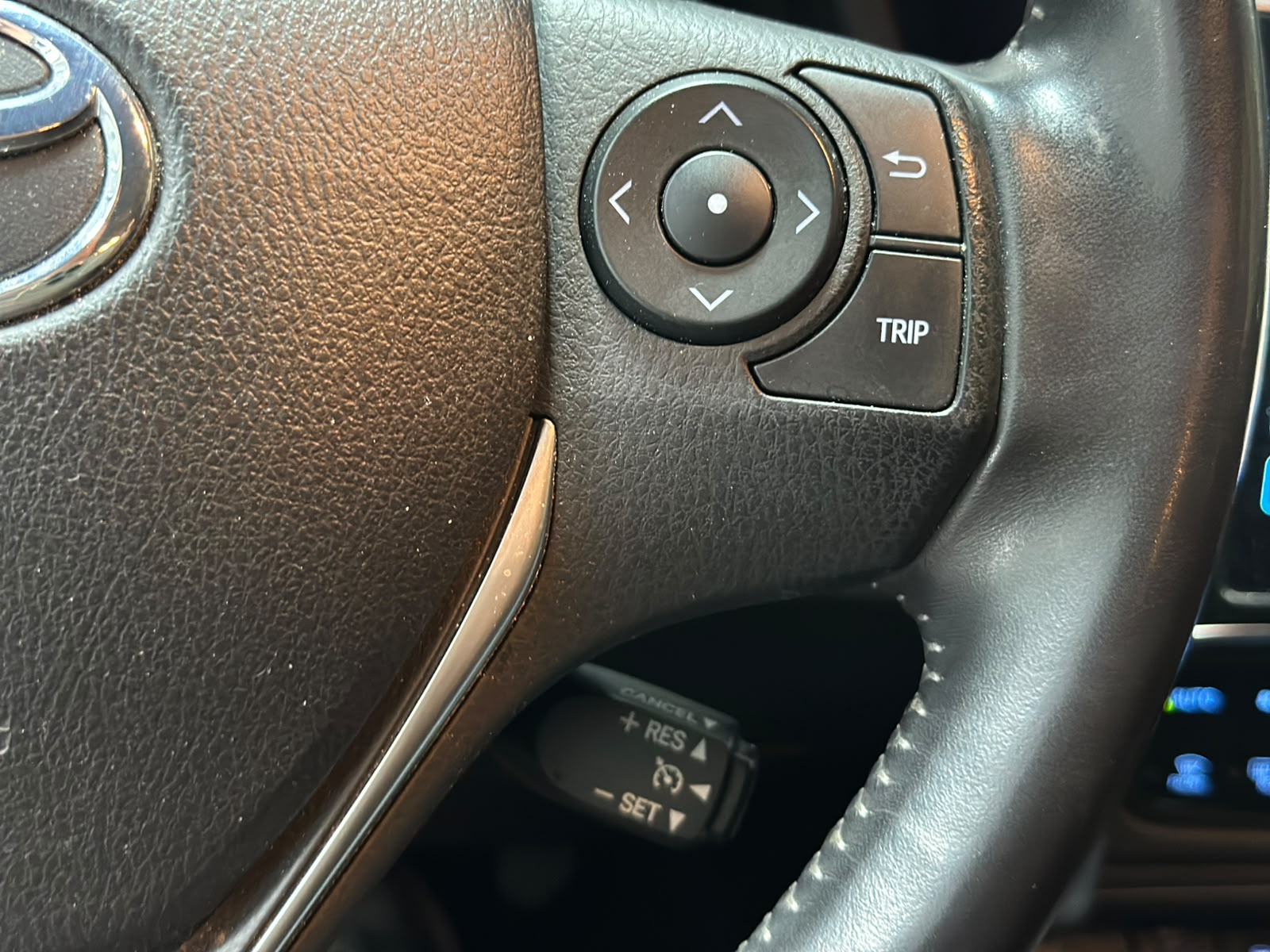TOYOTA Auris 1.8 HSD Terra e-CVT-image-9