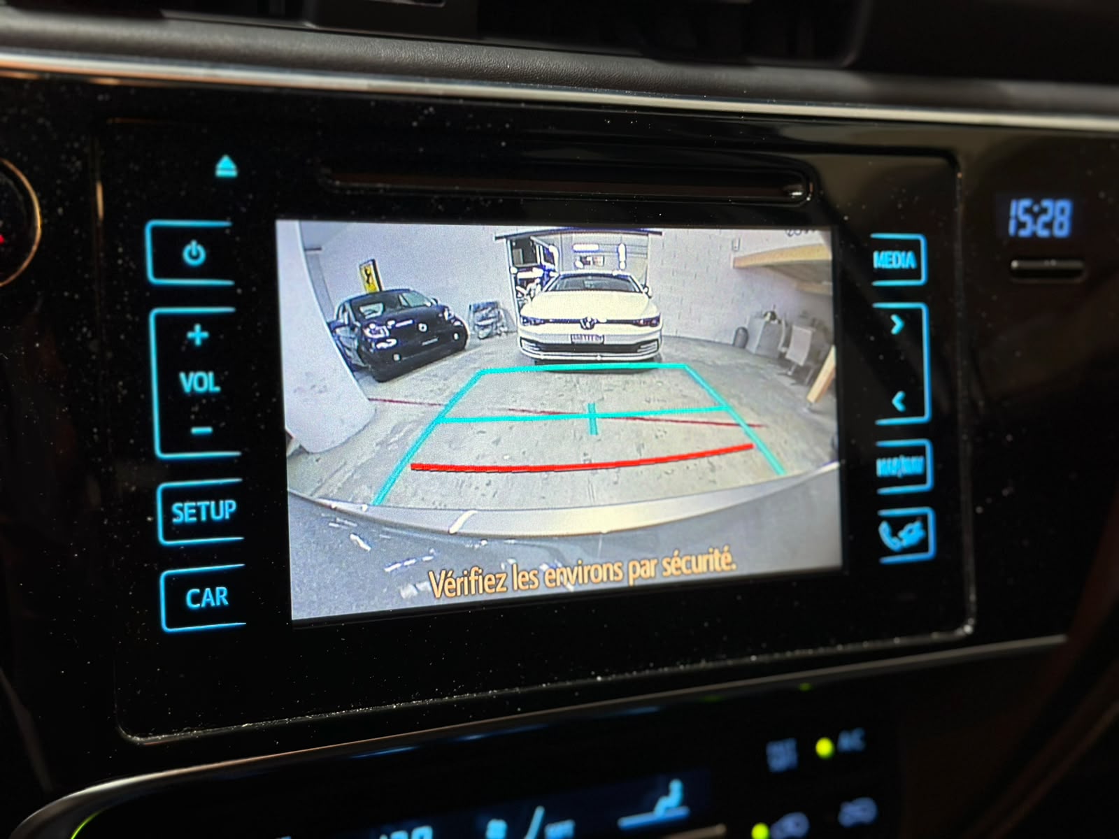 TOYOTA Auris 1.8 HSD Terra e-CVT-image-10
