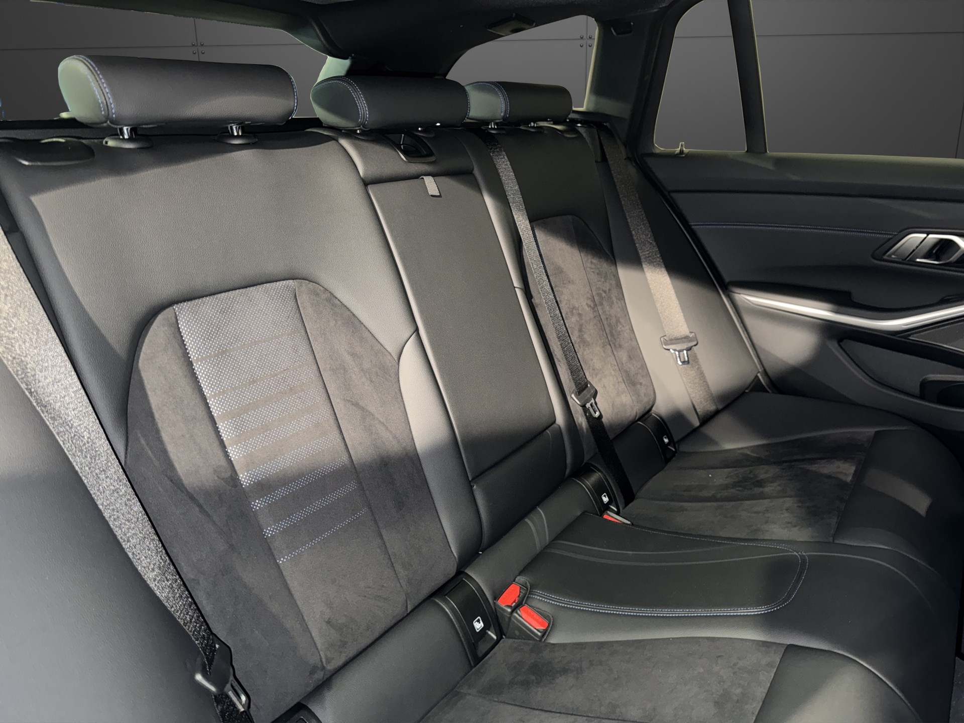BMW M340i xDrive Touring-image-16