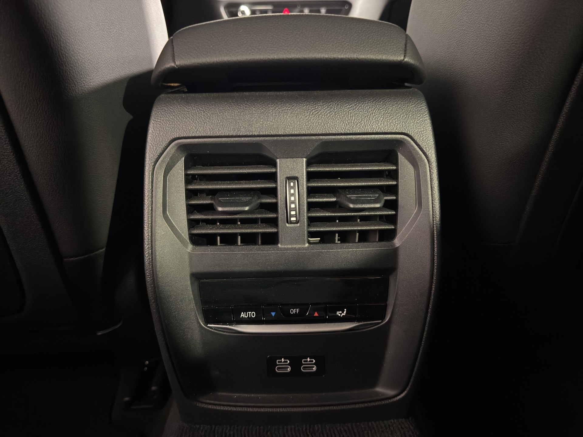 BMW M340i xDrive Touring-image-9