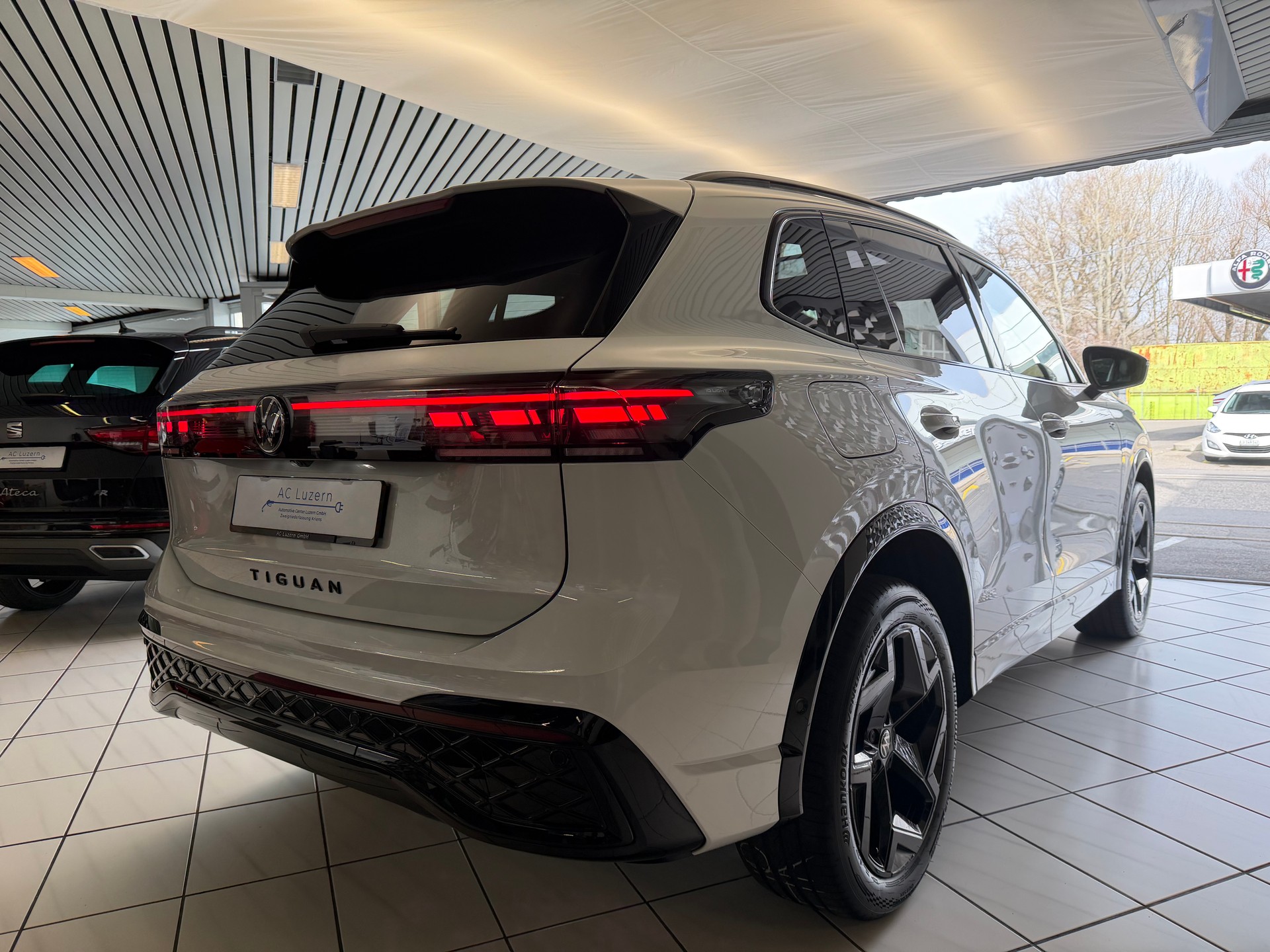 VW Tiguan 1.5 TSI evo2 eHybrid R-Line DSG-showroom-element-3