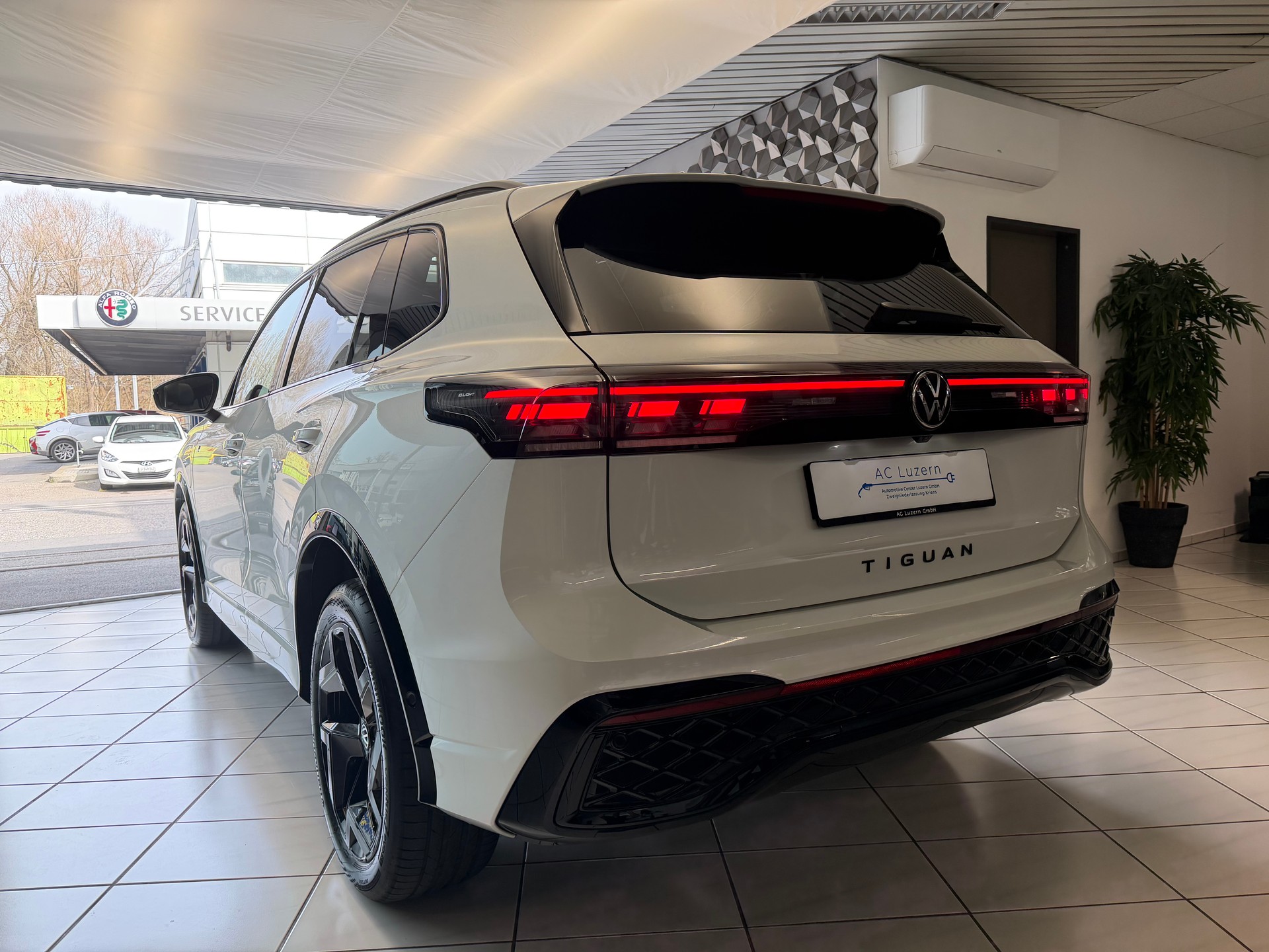 VW Tiguan 1.5 TSI evo2 eHybrid R-Line DSG-showroom-element-2
