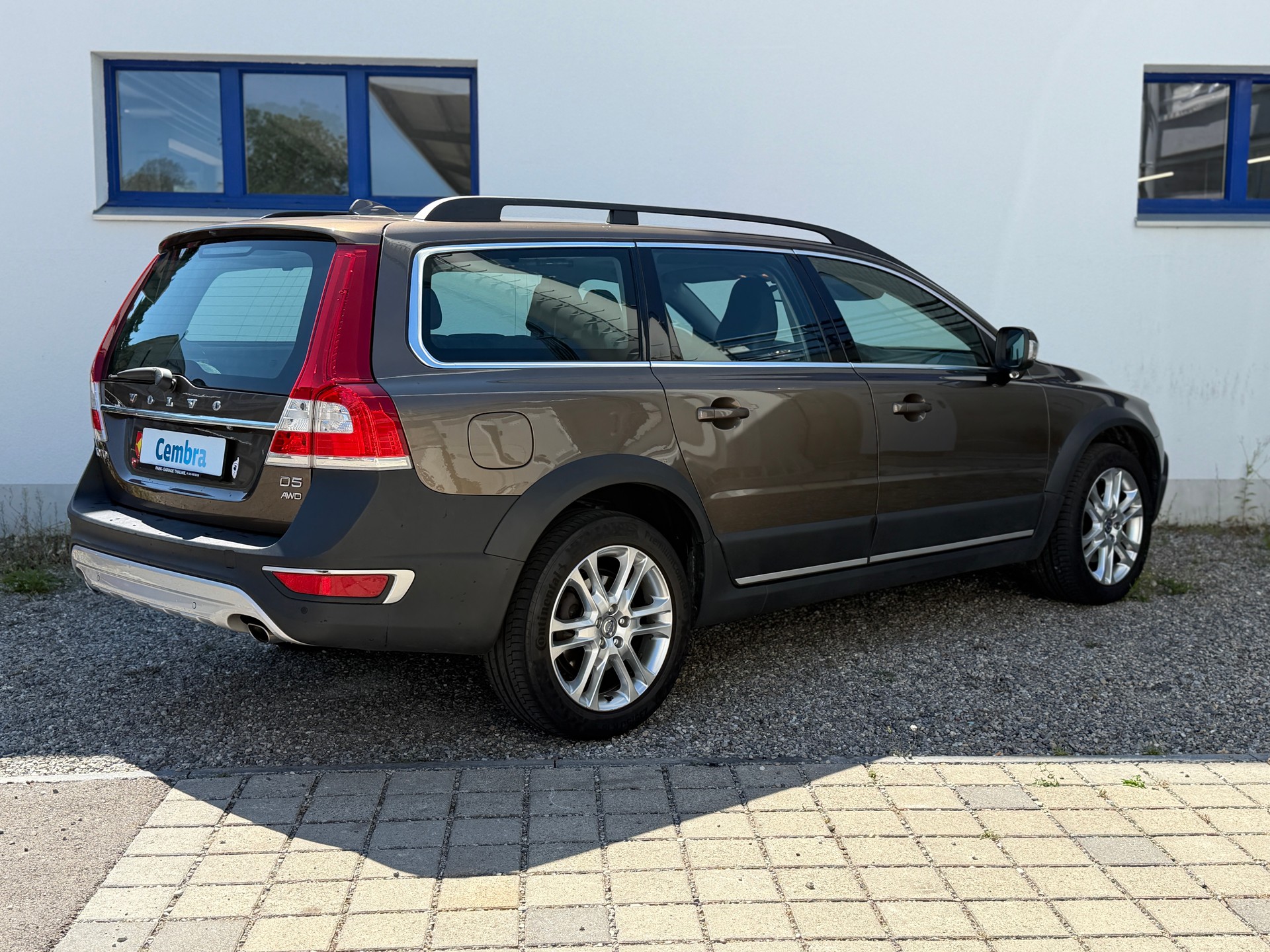 VOLVO XC70 2.4 D5 Summum AWD-showroom-element-2