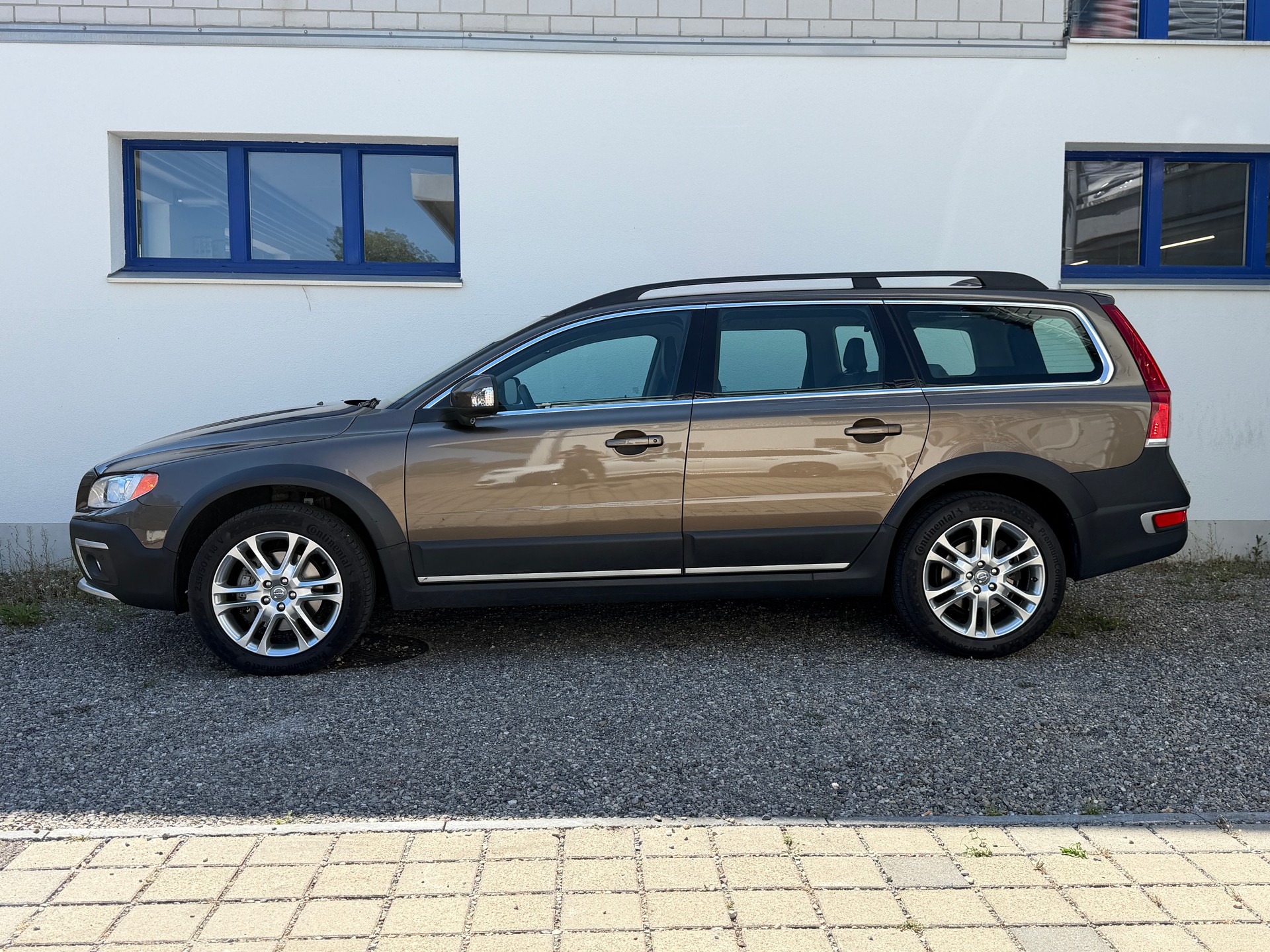VOLVO XC70 2.4 D5 Summum AWD-image-5