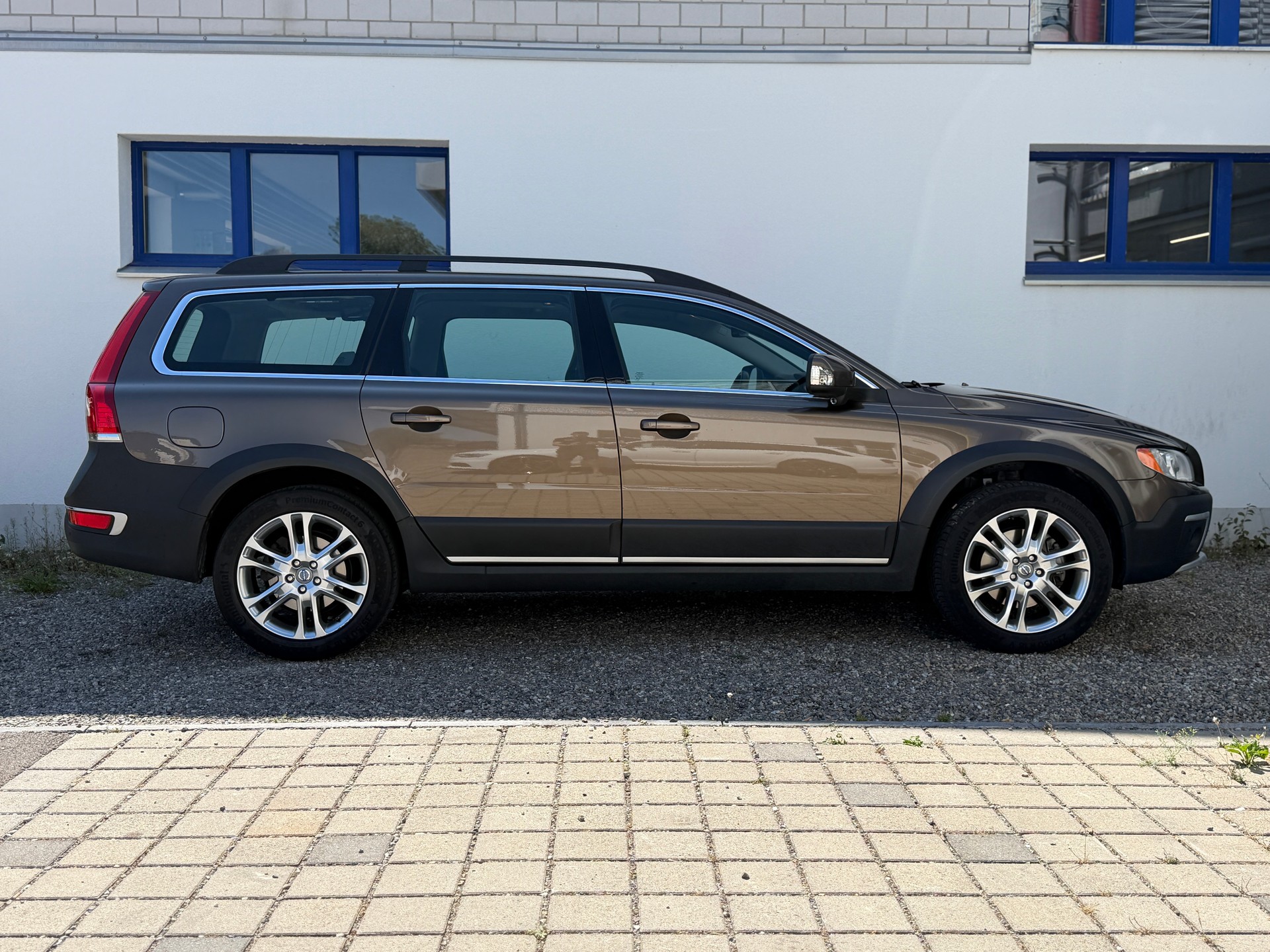 VOLVO XC70 2.4 D5 Summum AWD-image-6