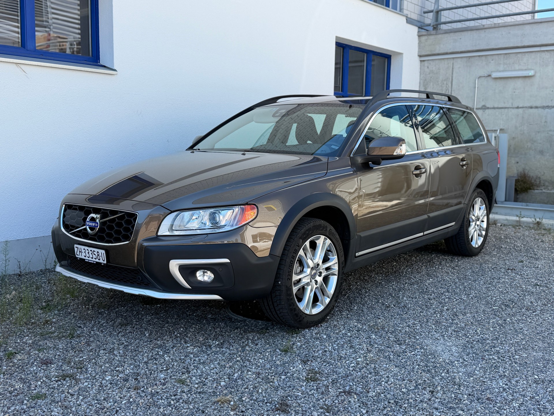 VOLVO XC70 2.4 D5 Summum AWD-showroom-element-1