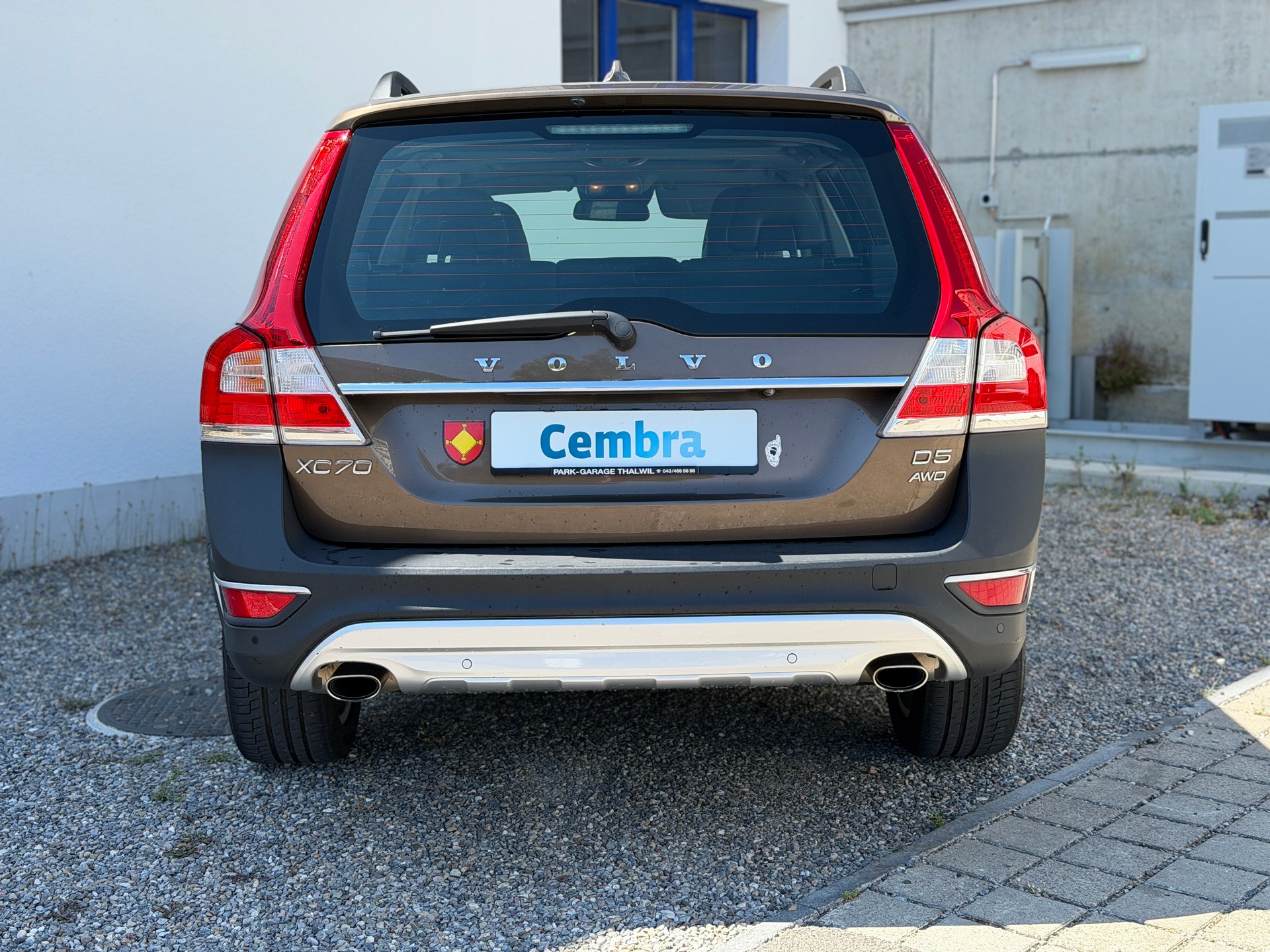 VOLVO XC70 2.4 D5 Summum AWD-image-4