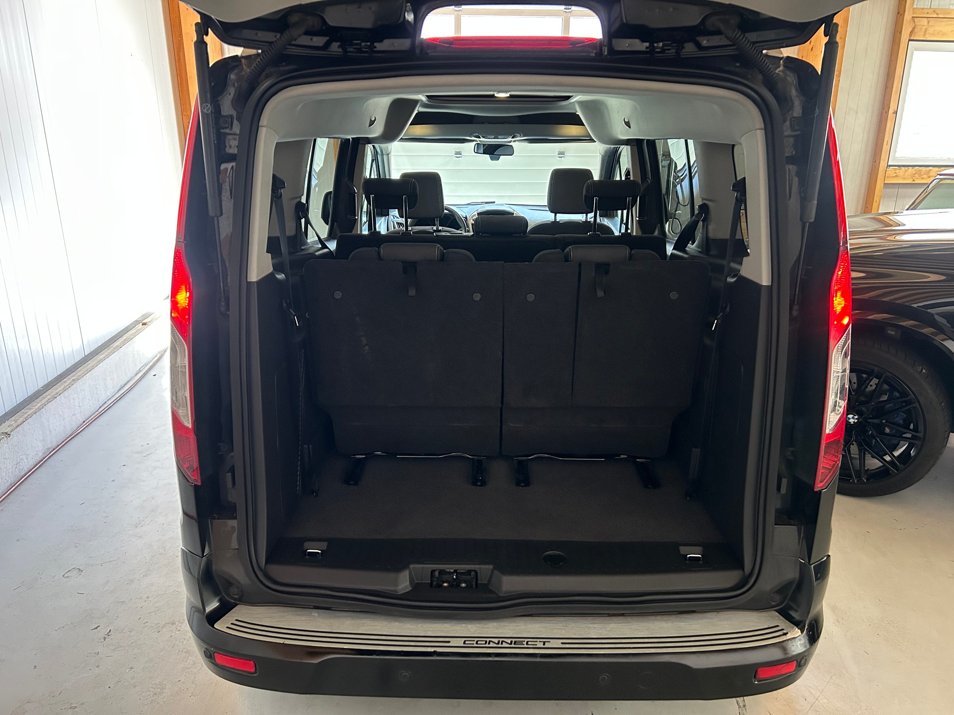 FORD Grand Tourneo Connect 1.6 SCTi *7-Plätzer* Titanium Automatic-image-7