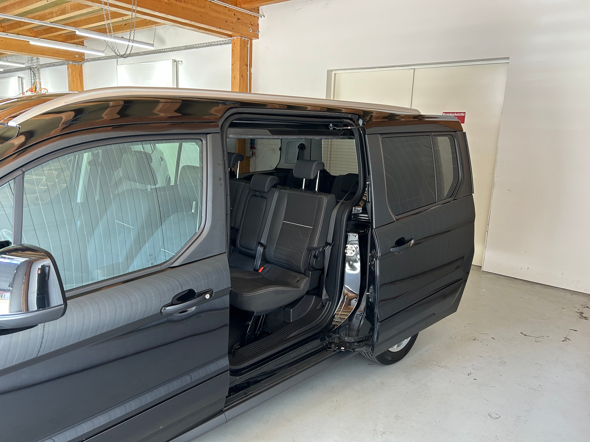FORD Grand Tourneo Connect 1.6 SCTi *7-Plätzer* Titanium Automatic-image-4