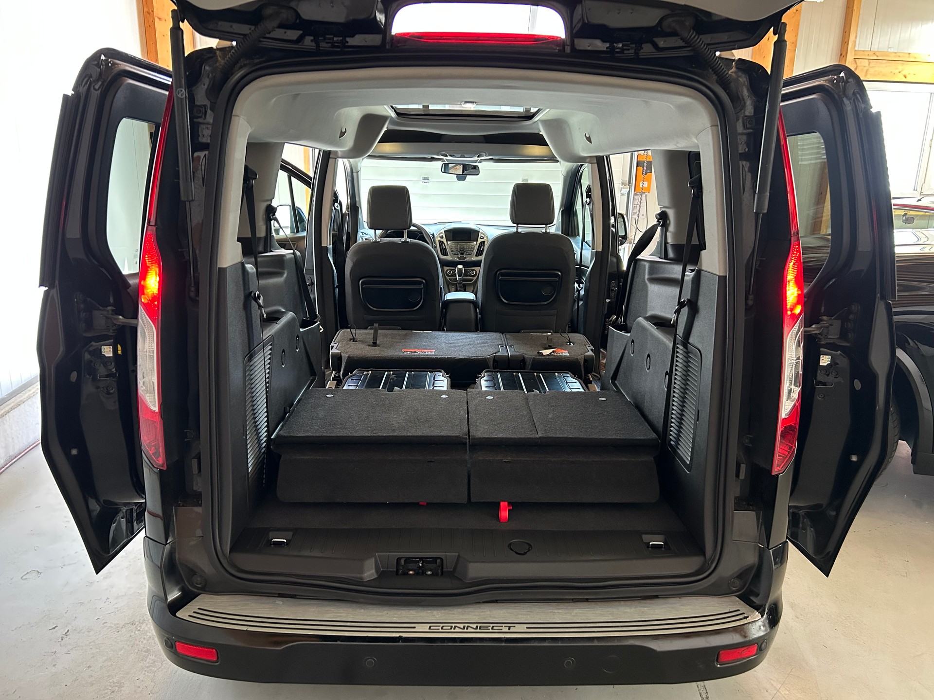 FORD Grand Tourneo Connect 1.6 SCTi *7-Plätzer* Titanium Automatic-image-6