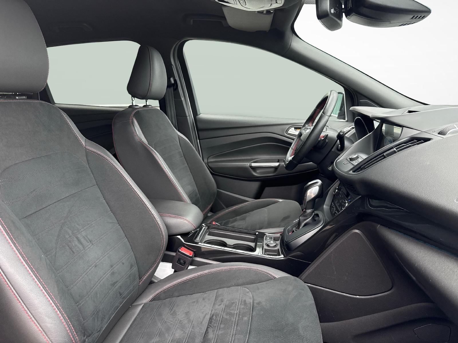 FORD Kuga 2.0 TDCi 150 ST-Line FPS-image-9
