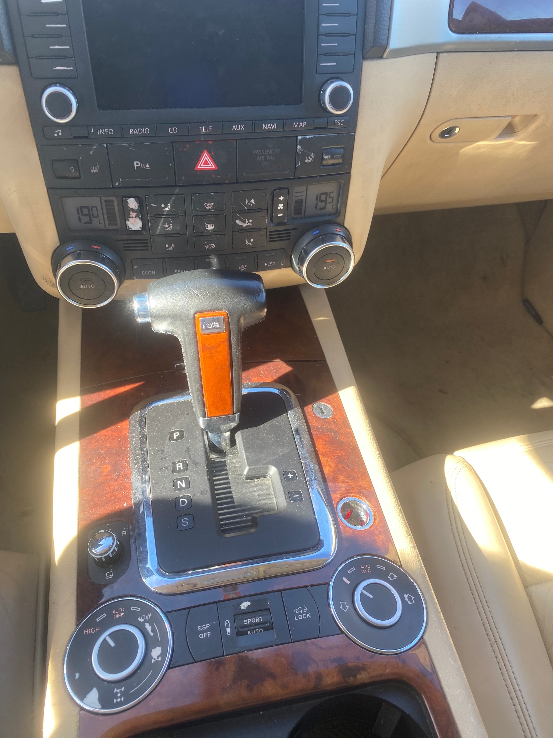 VW Touareg 3.0 TDI-image-4