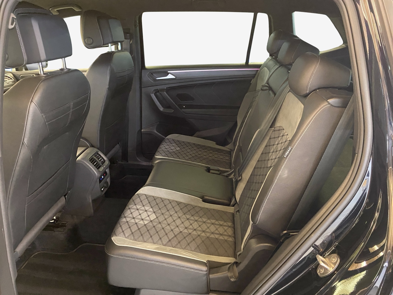 VW Tiguan Allspace 2.0TSI R-Line 4Motion DSG-image-11