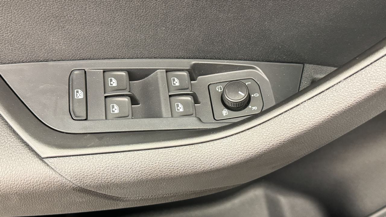 SKODA Karoq 2.0 TSI SportLine 4x4 DSG-image-8