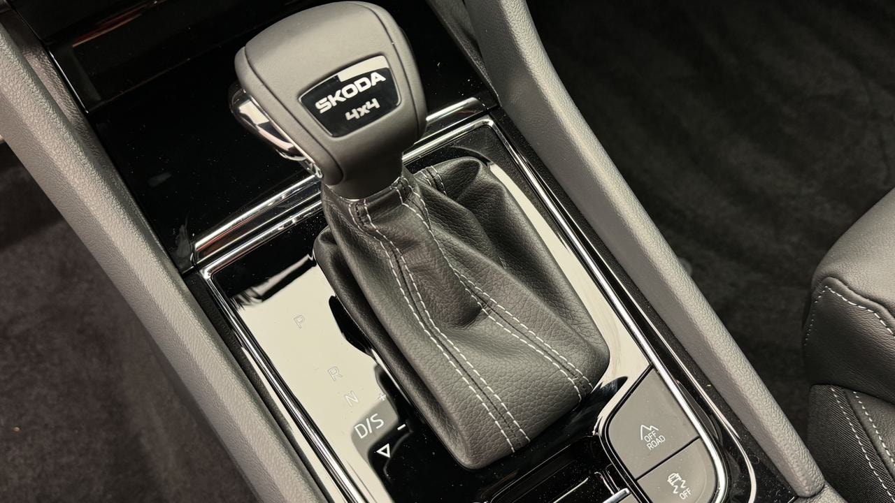 SKODA Karoq 2.0 TSI SportLine 4x4 DSG-image-10