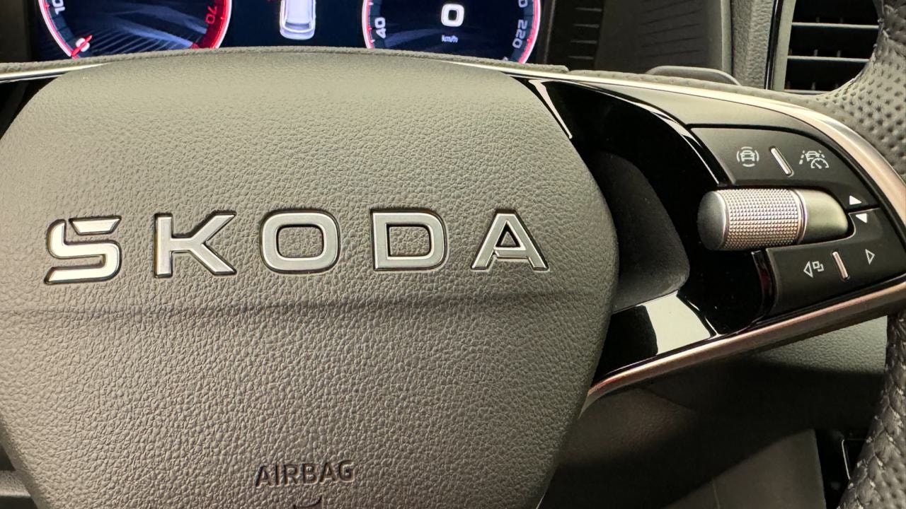 SKODA Karoq 2.0 TSI SportLine 4x4 DSG-image-9