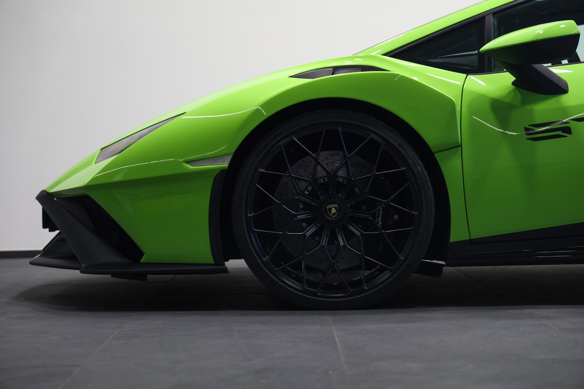 LAMBORGHINI Huracan STO Coupé DCT RWD *CH-Fahrzeug*Grün/Schwarz Lackierung EINMALIG*-image-15