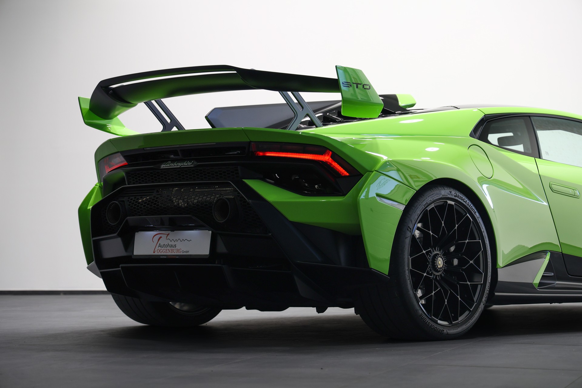 LAMBORGHINI Huracan STO Coupé DCT RWD *CH-Fahrzeug*Grün/Schwarz Lackierung EINMALIG*-image-16