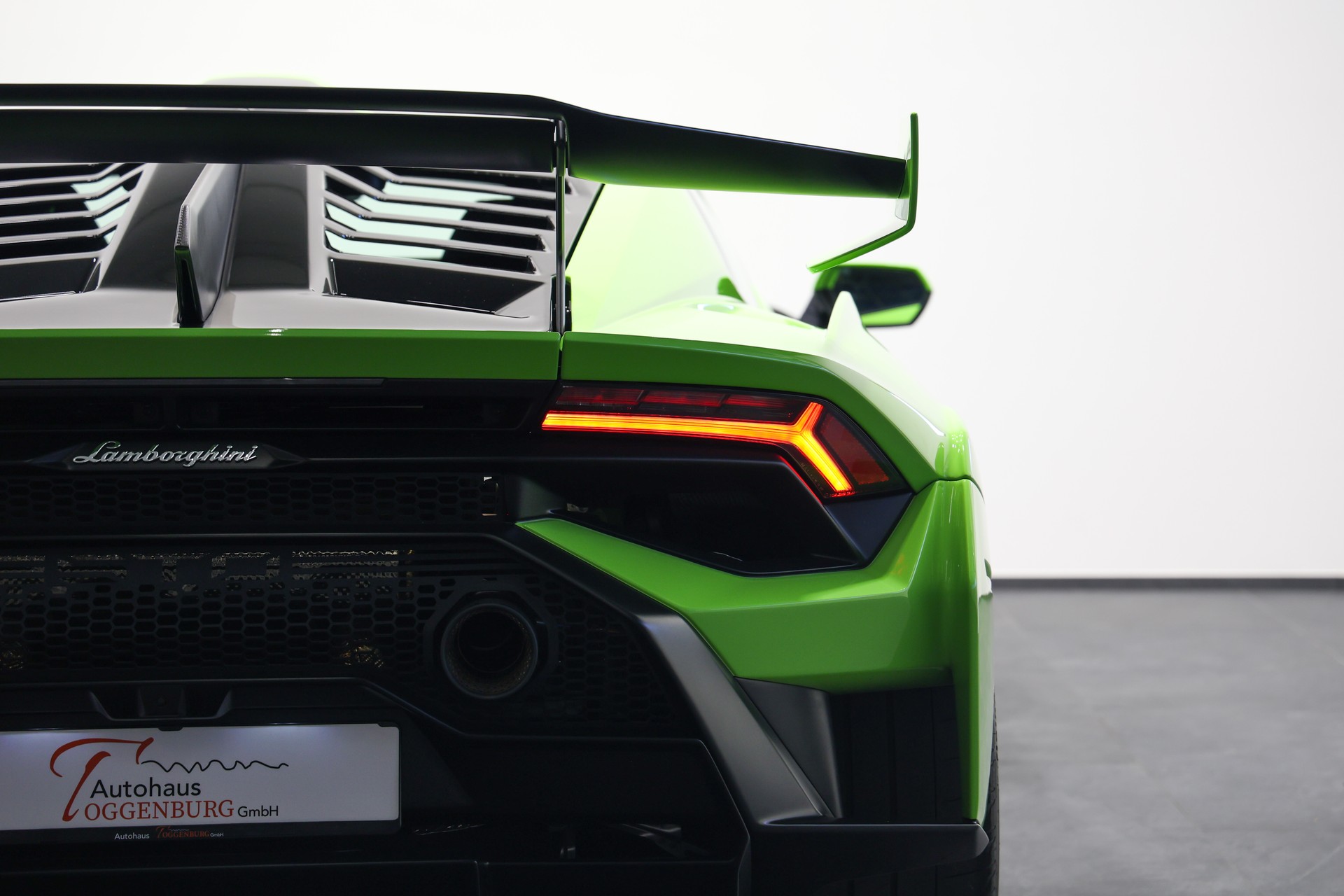 LAMBORGHINI Huracan STO Coupé DCT RWD *CH-Fahrzeug*Grün/Schwarz Lackierung EINMALIG*-image-17