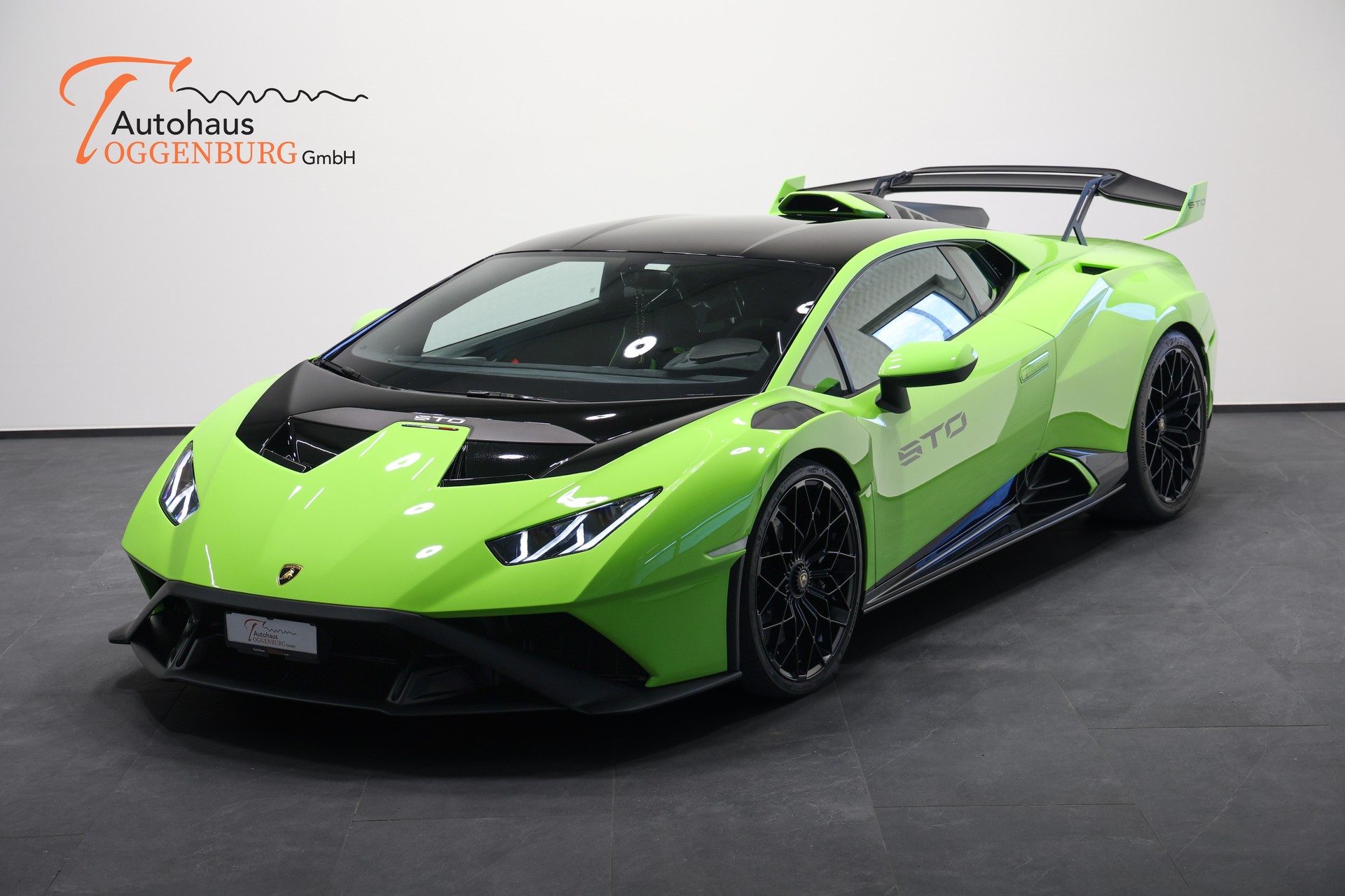 LAMBORGHINI Huracan STO Coupé DCT RWD *CH-Fahrzeug*Grün/Schwarz Lackierung EINMALIG*-showroom-element-1