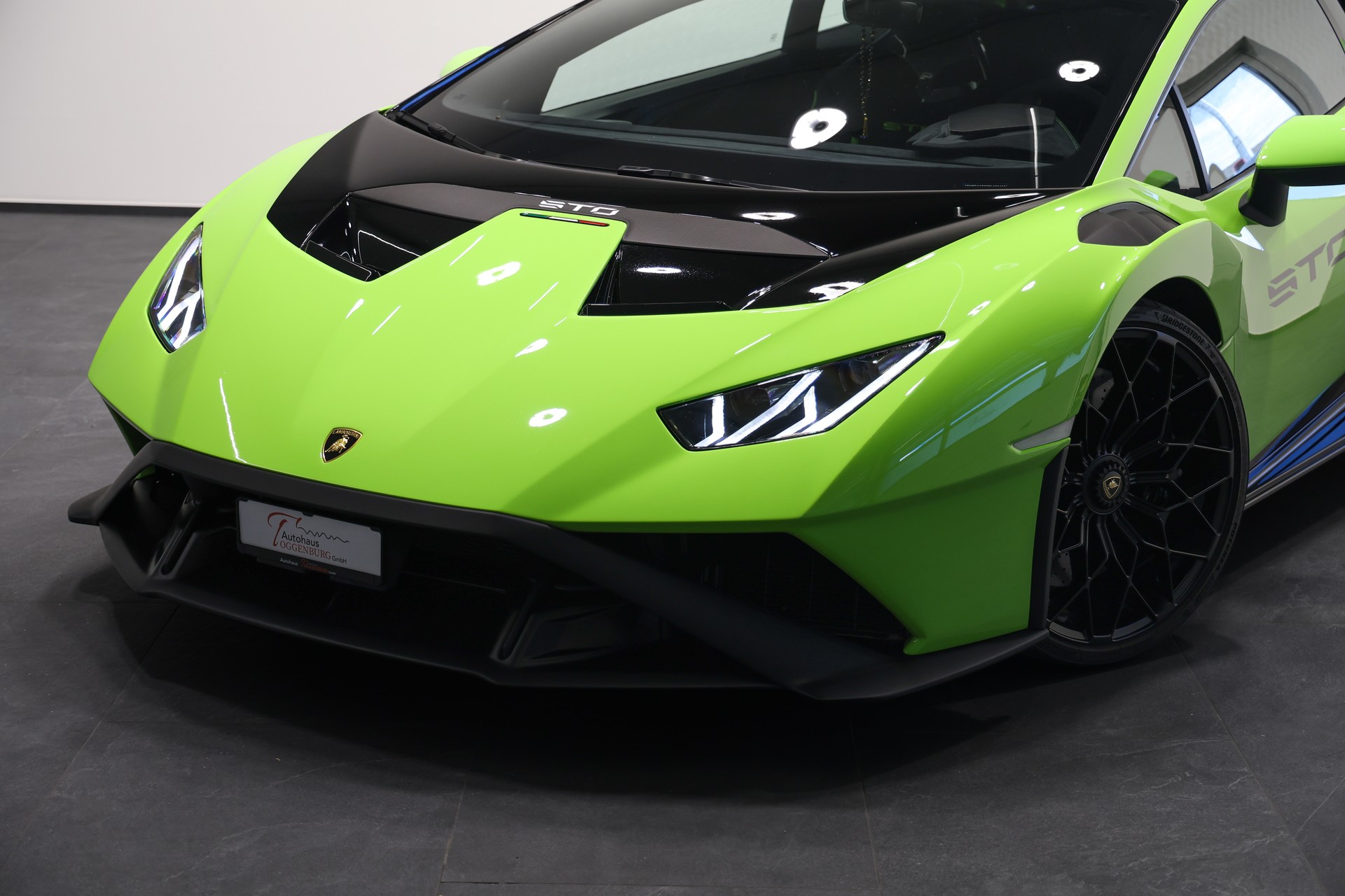 LAMBORGHINI Huracan STO Coupé DCT RWD *CH-Fahrzeug*Grün/Schwarz Lackierung EINMALIG*-image-11