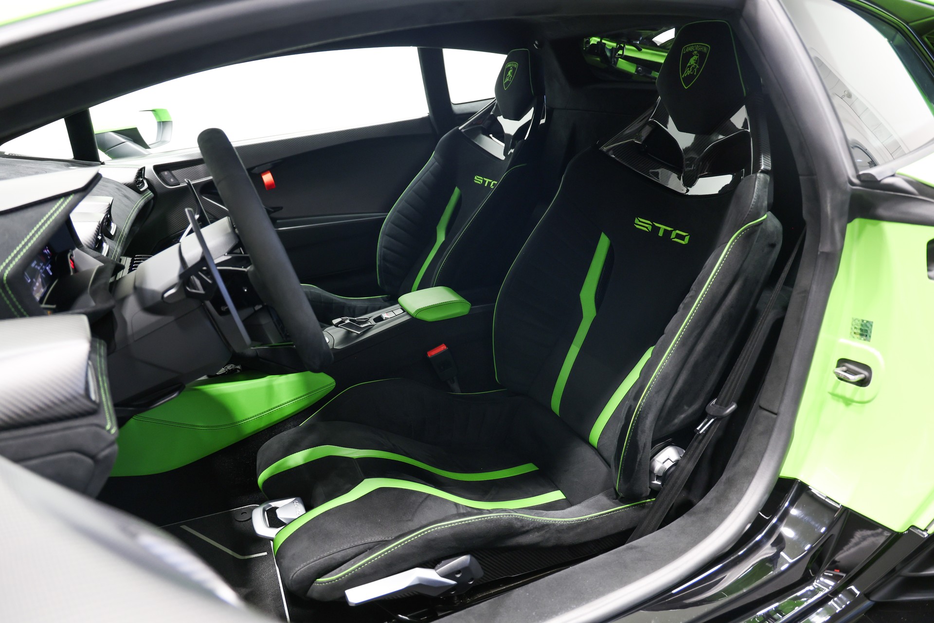 LAMBORGHINI Huracan STO Coupé DCT RWD *CH-Fahrzeug*Grün/Schwarz Lackierung EINMALIG*-image-22