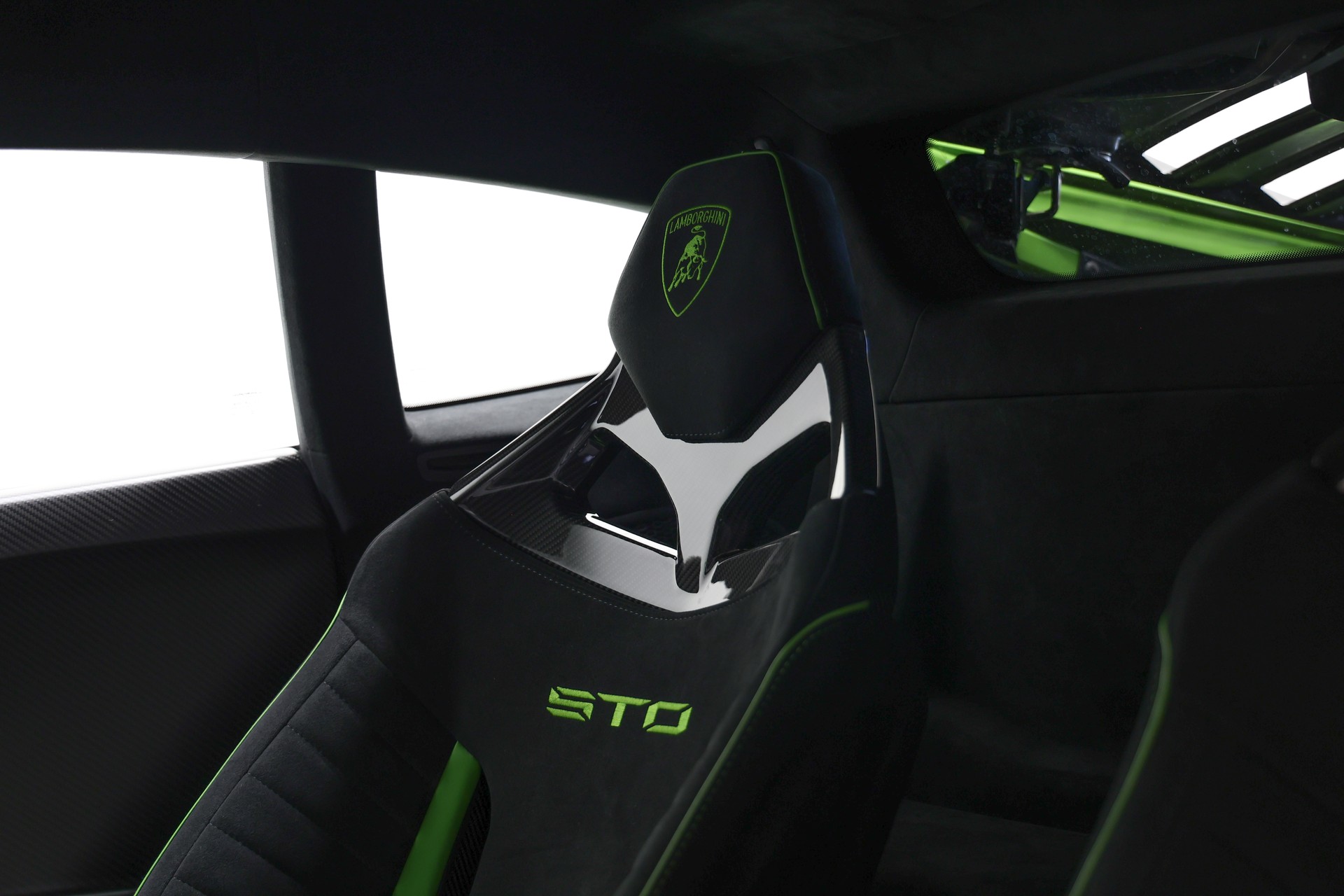 LAMBORGHINI Huracan STO Coupé DCT RWD *CH-Fahrzeug*Grün/Schwarz Lackierung EINMALIG*-image-23