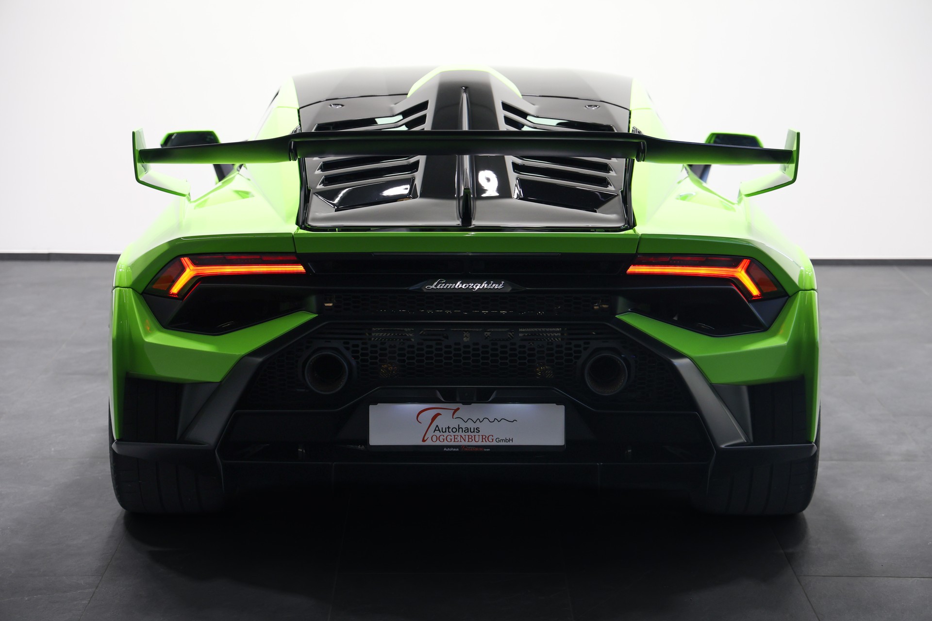 LAMBORGHINI Huracan STO Coupé DCT RWD *CH-Fahrzeug*Grün/Schwarz Lackierung EINMALIG*-image-9
