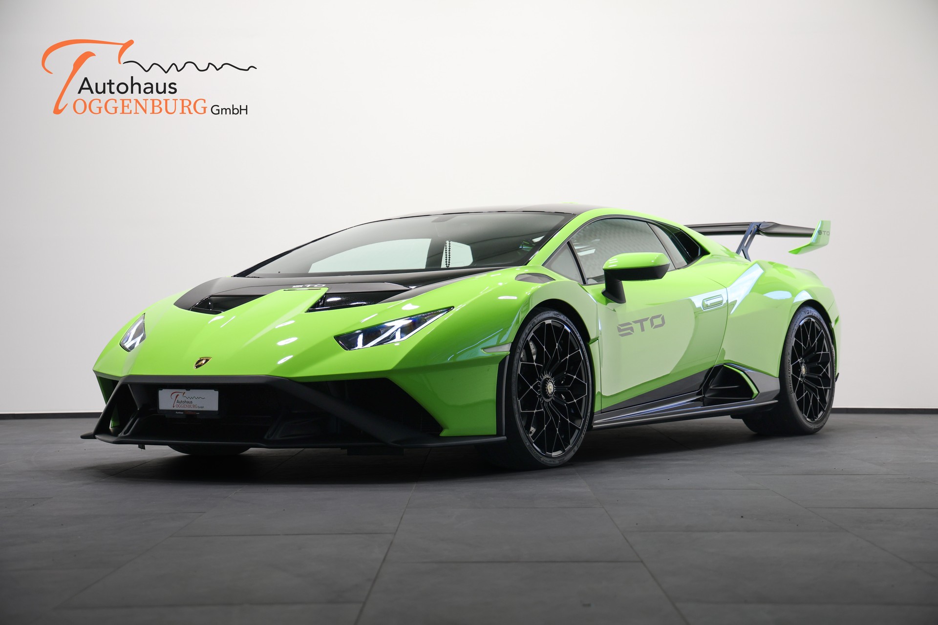 LAMBORGHINI Huracan STO Coupé DCT RWD *CH-Fahrzeug*Grün/Schwarz Lackierung EINMALIG*-showroom-element-2
