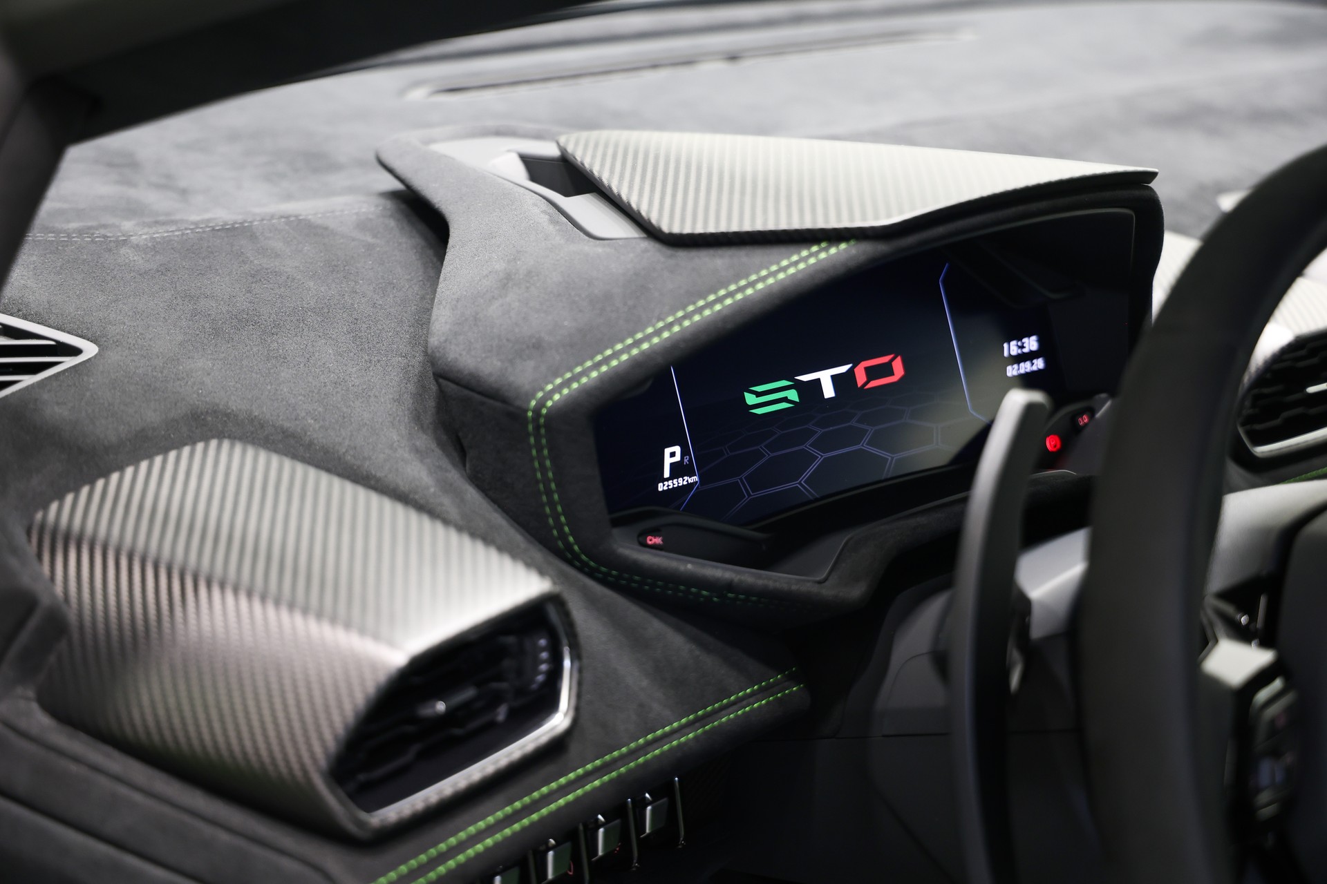 LAMBORGHINI Huracan STO Coupé DCT RWD *CH-Fahrzeug*Grün/Schwarz Lackierung EINMALIG*-image-26