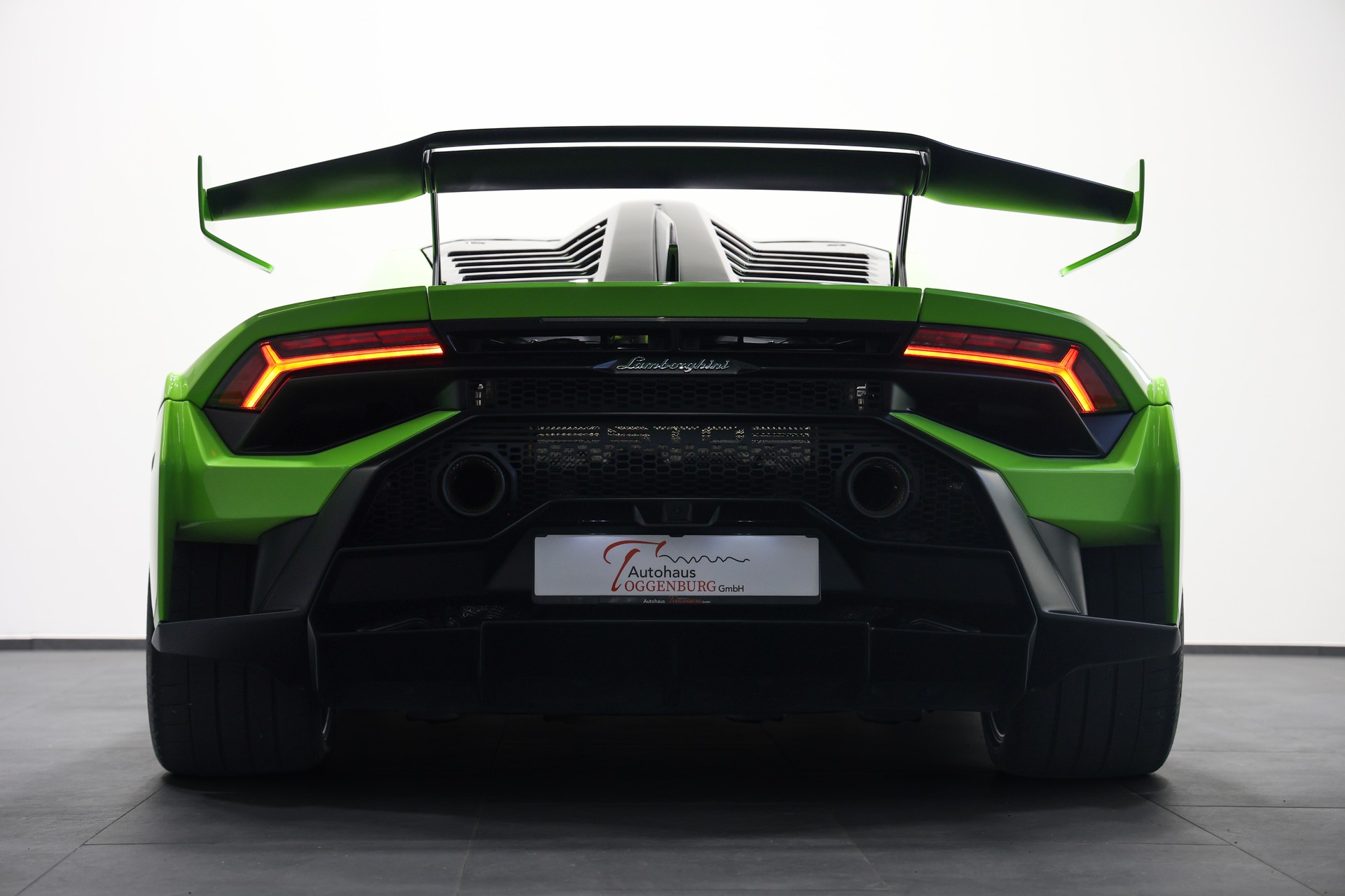 LAMBORGHINI Huracan STO Coupé DCT RWD *CH-Fahrzeug*Grün/Schwarz Lackierung EINMALIG*-image-8