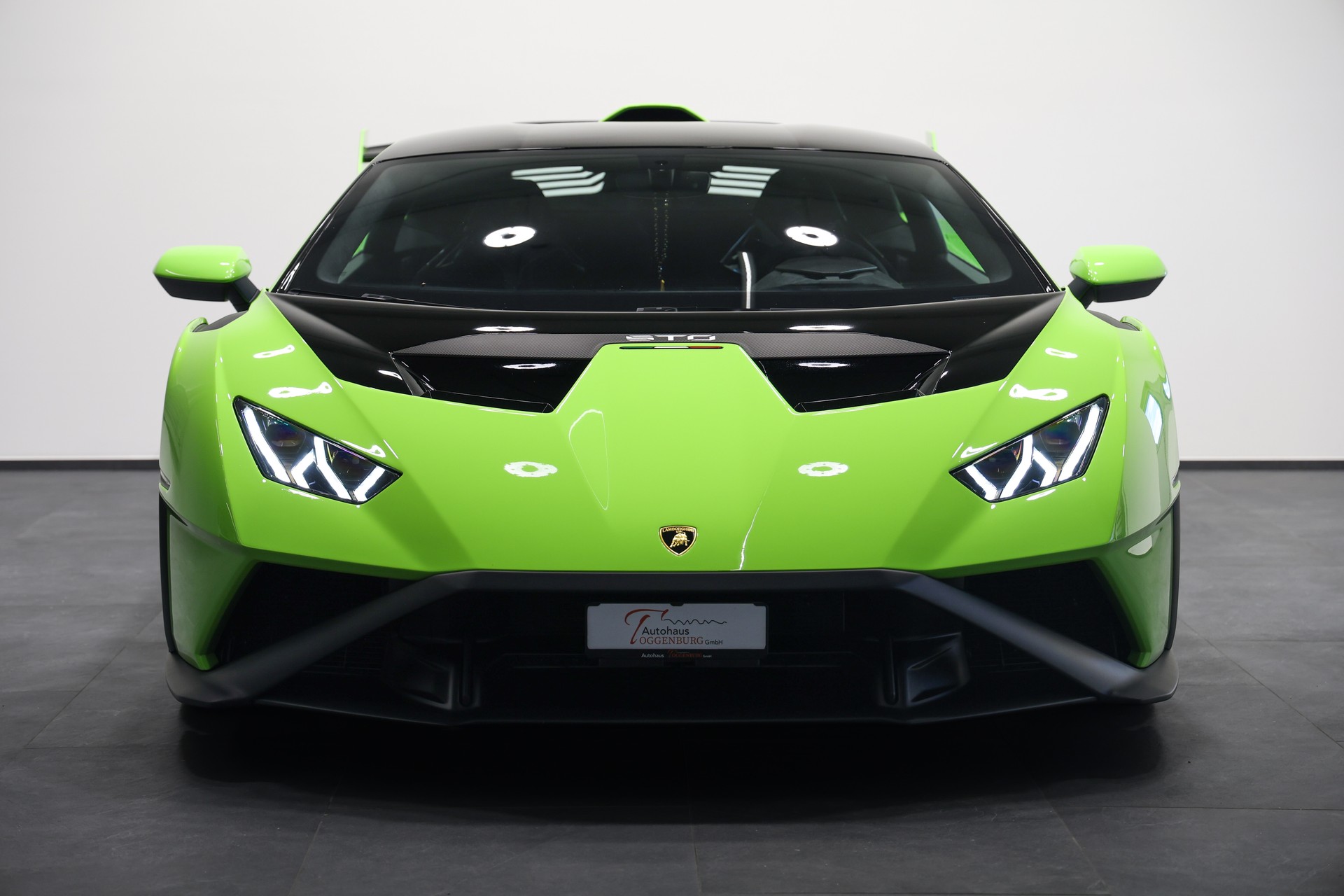 LAMBORGHINI Huracan STO Coupé DCT RWD *CH-Fahrzeug*Grün/Schwarz Lackierung EINMALIG*-showroom-element-3