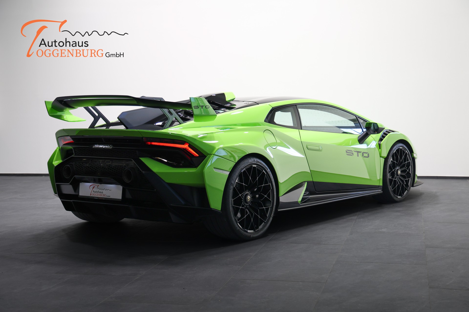 LAMBORGHINI Huracan STO Coupé DCT RWD *CH-Fahrzeug*Grün/Schwarz Lackierung EINMALIG*-image-6