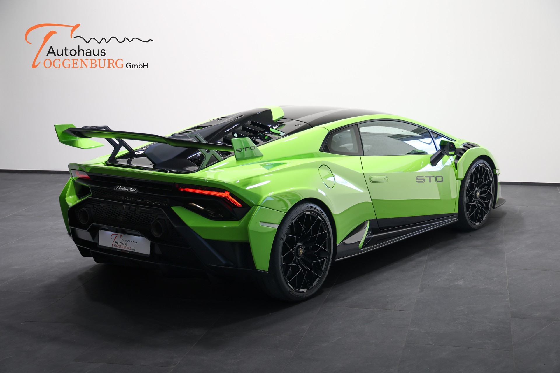 LAMBORGHINI Huracan STO Coupé DCT RWD *CH-Fahrzeug*Grün/Schwarz Lackierung EINMALIG*-image-7