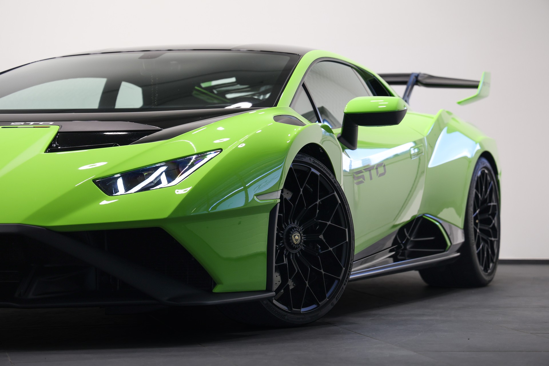 LAMBORGHINI Huracan STO Coupé DCT RWD *CH-Fahrzeug*Grün/Schwarz Lackierung EINMALIG*-image-12