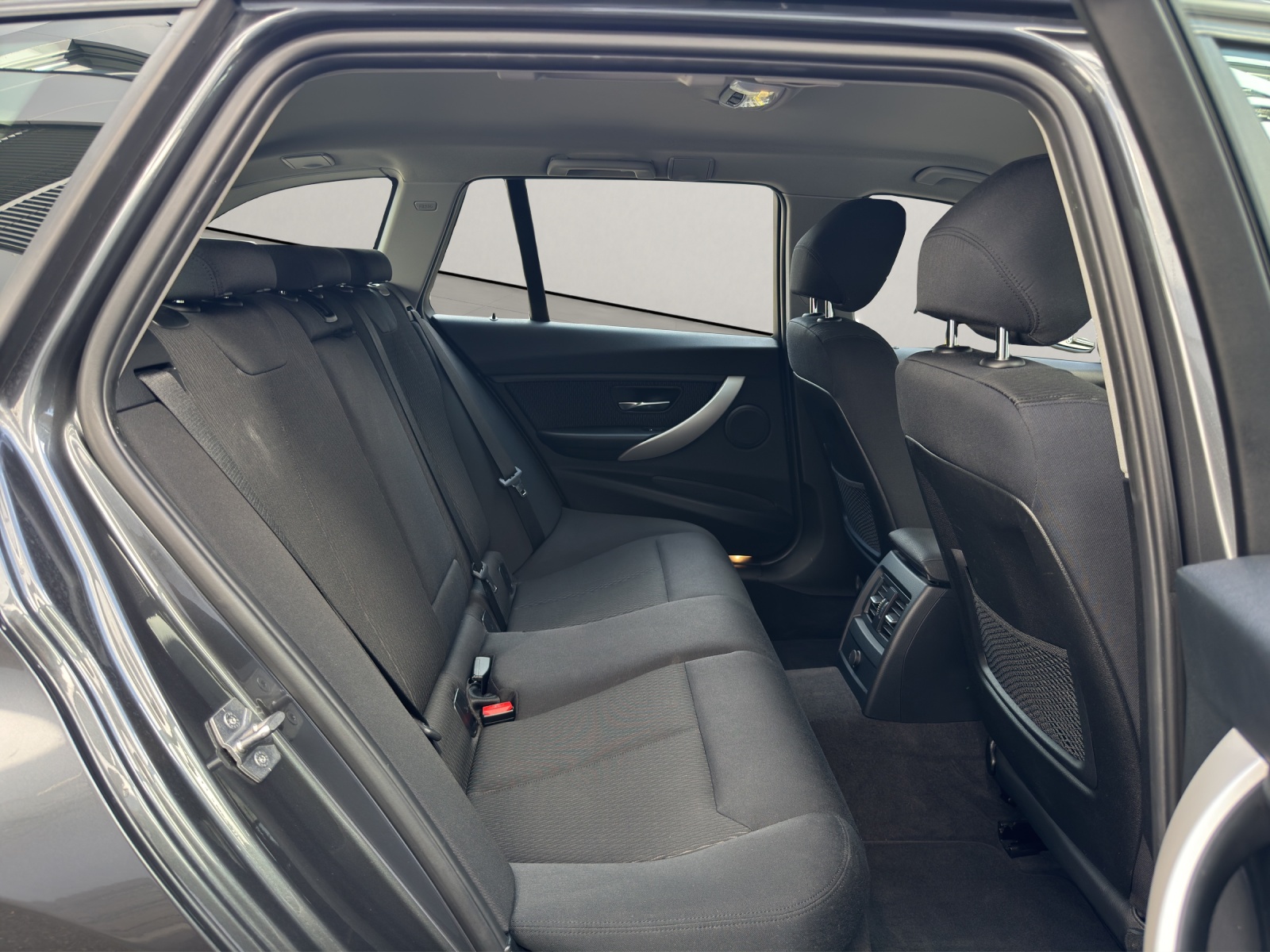 BMW 318d Touring Luxury Line Steptronic-image-13