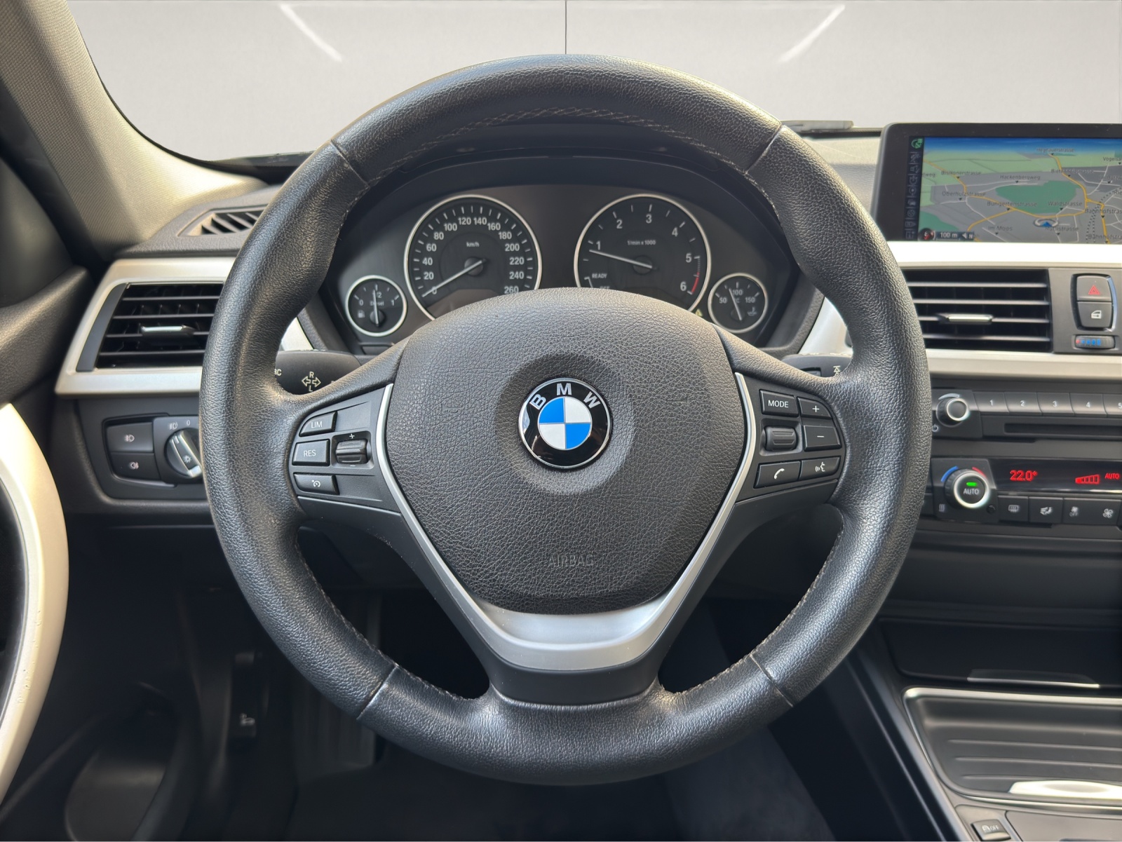 BMW 318d Touring Luxury Line Steptronic-image-10