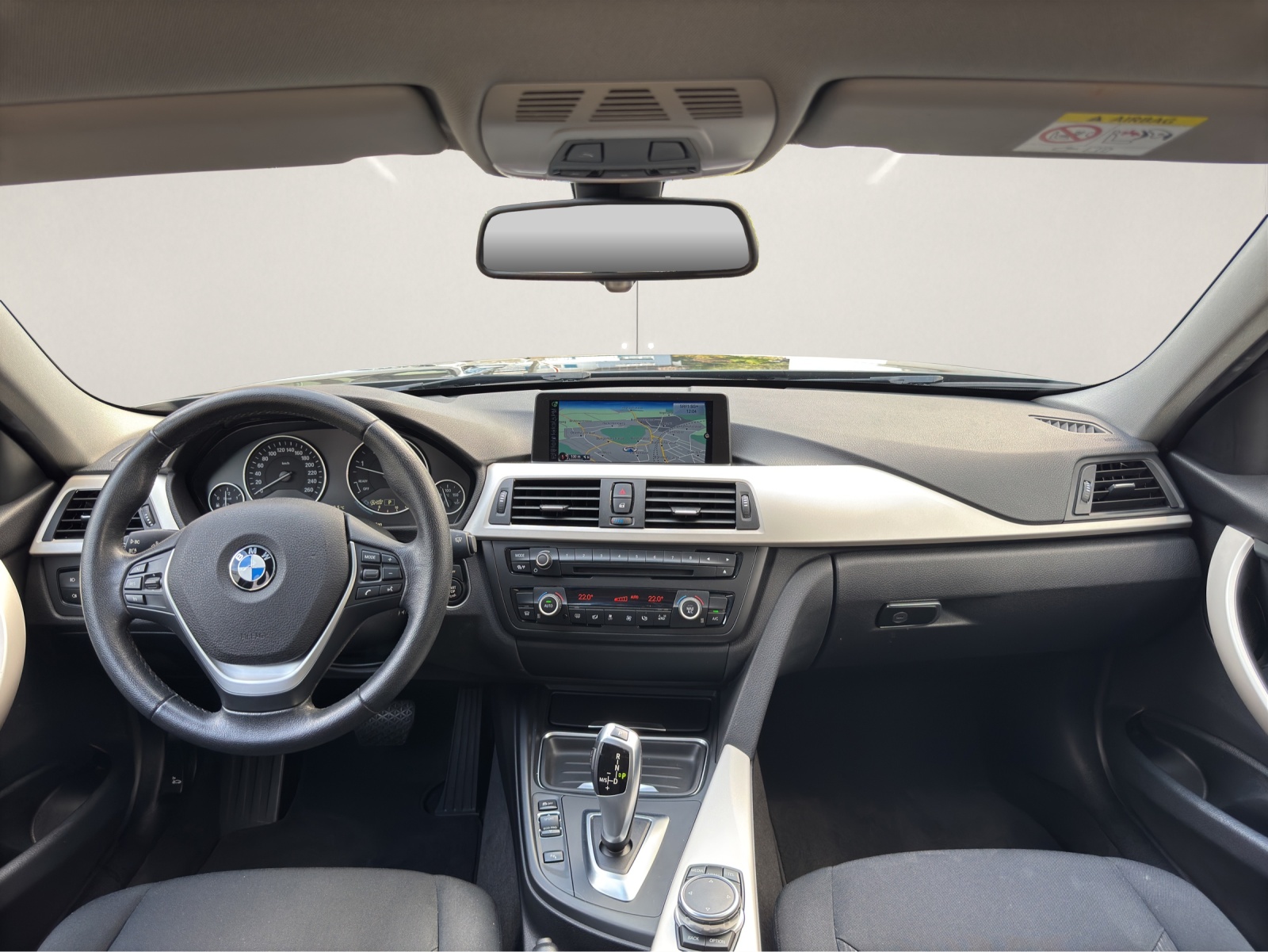 BMW 318d Touring Luxury Line Steptronic-image-9