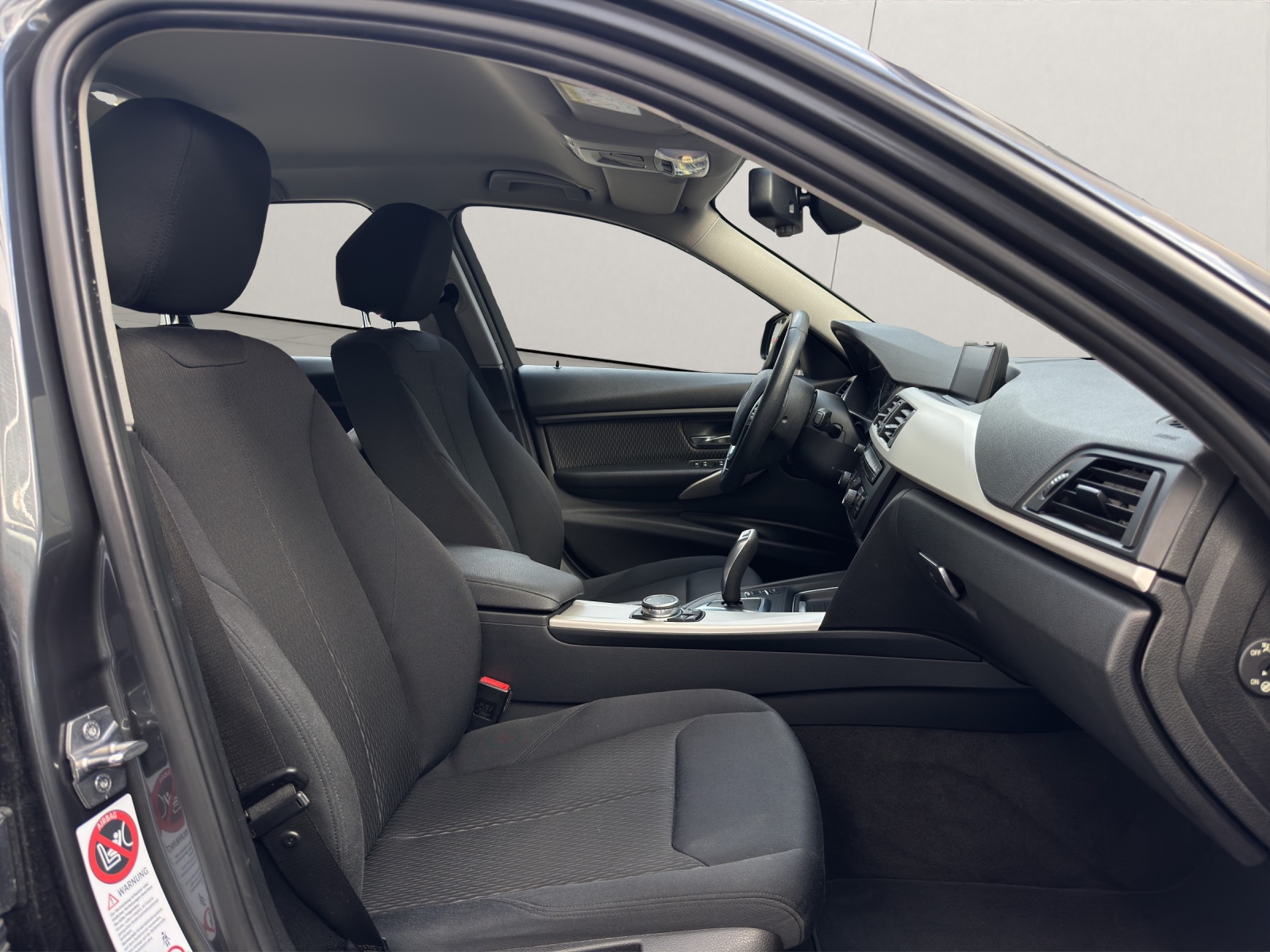 BMW 318d Touring Luxury Line Steptronic-image-11